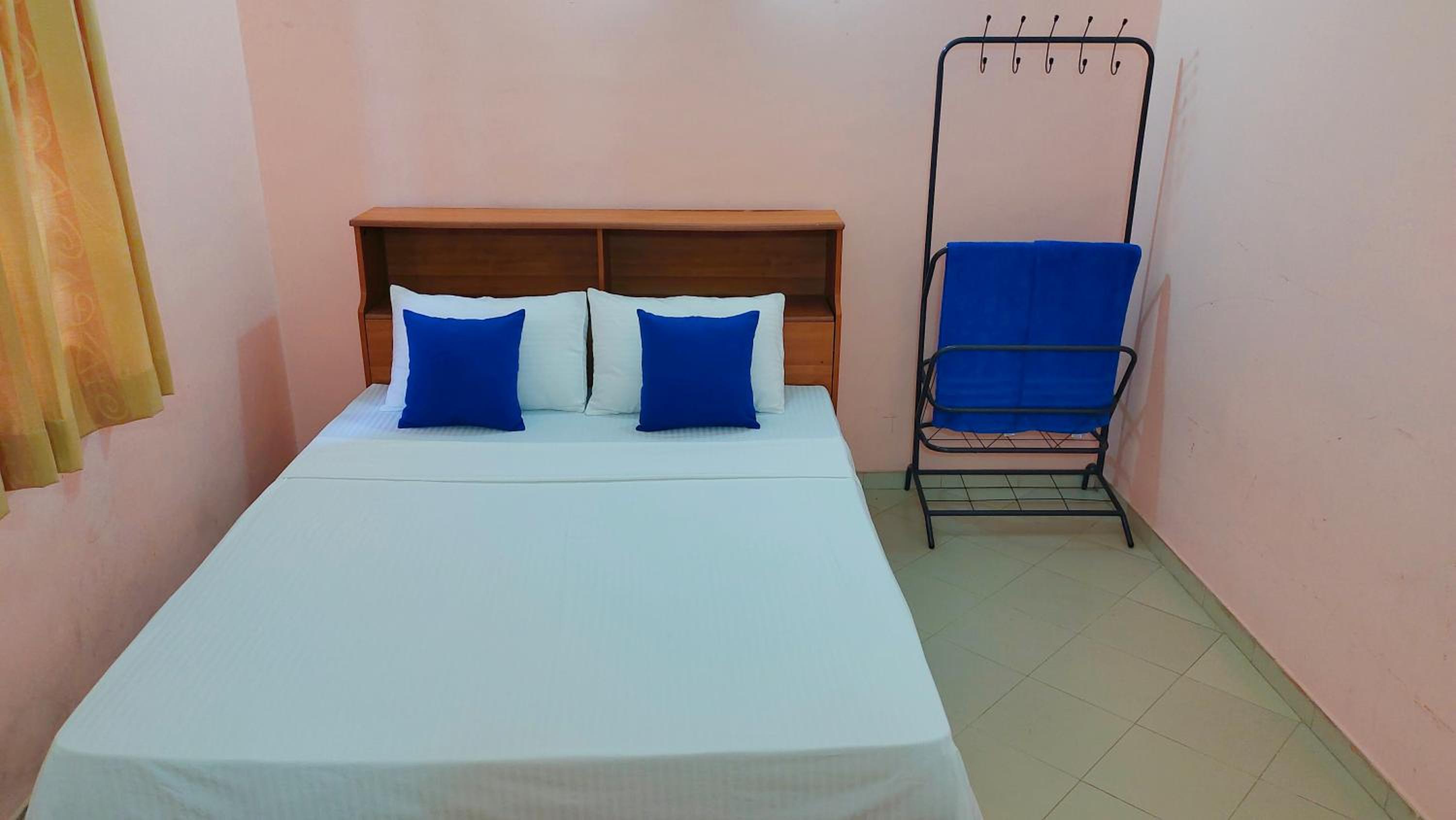 Double Room with Shared Bathroom photo 2
