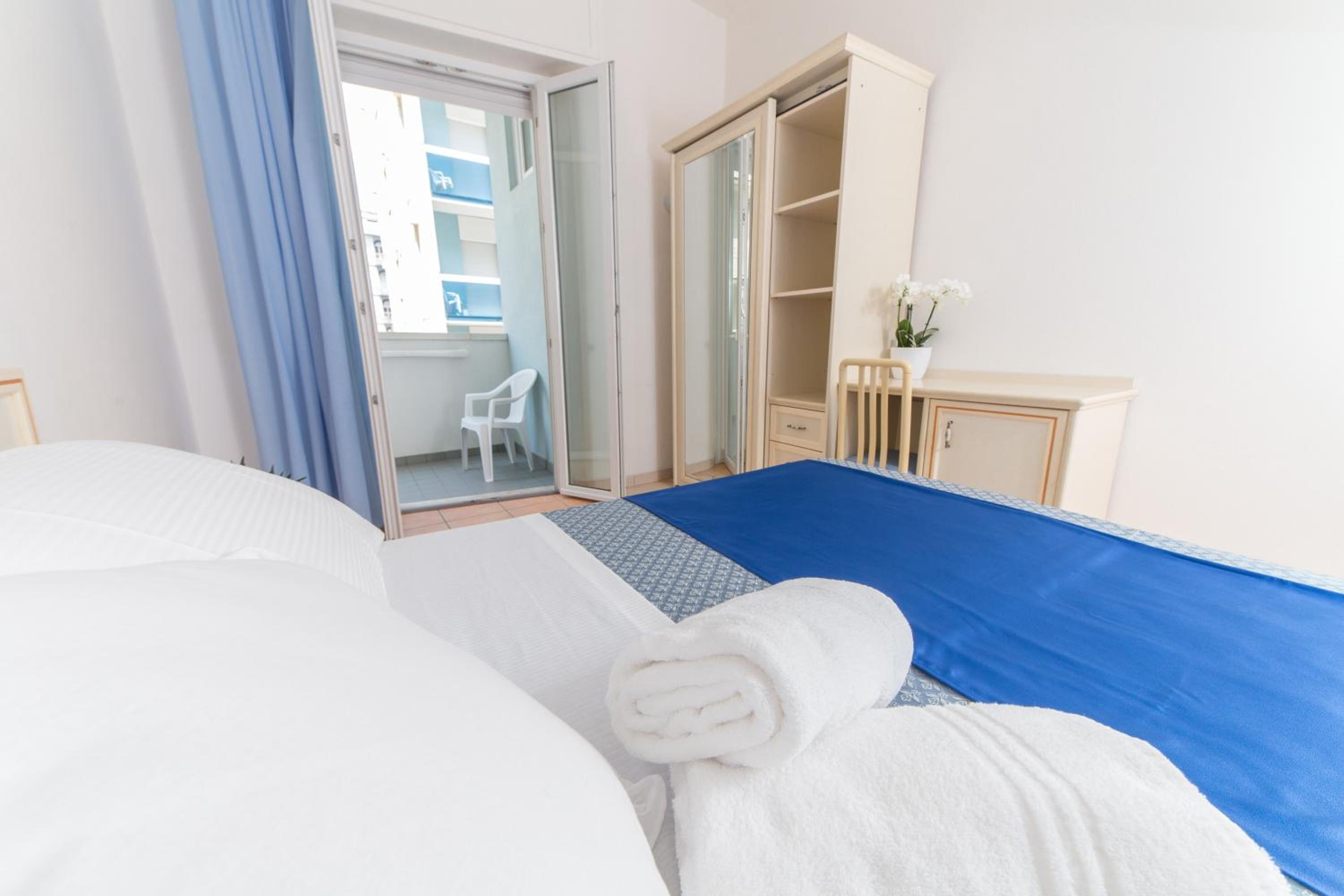 Double Room with Balcony - Photo 1