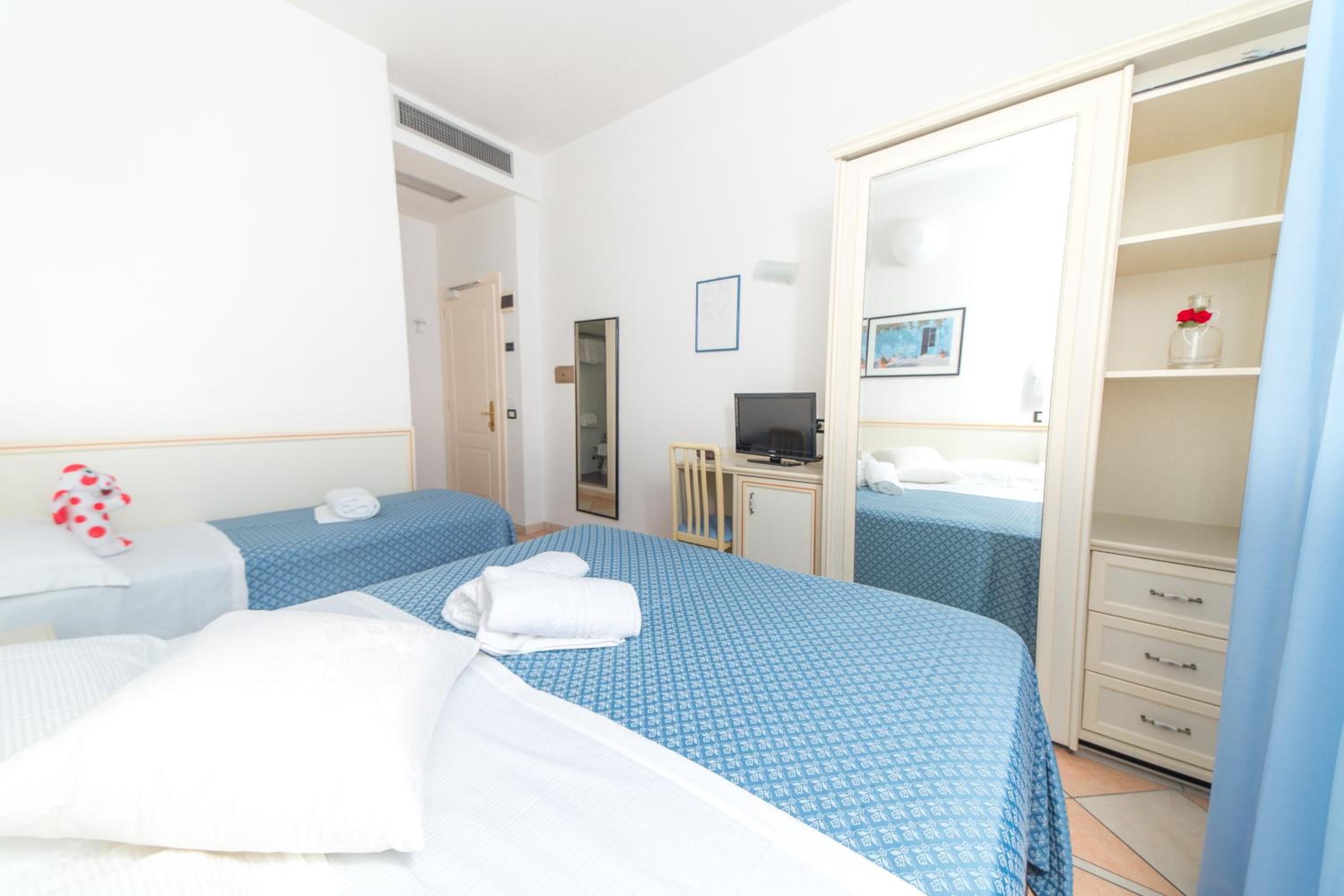 Triple Room with Balcony - Photo 1