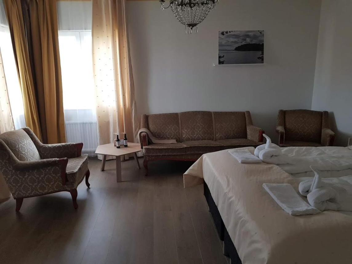 Double Room - Photo 3