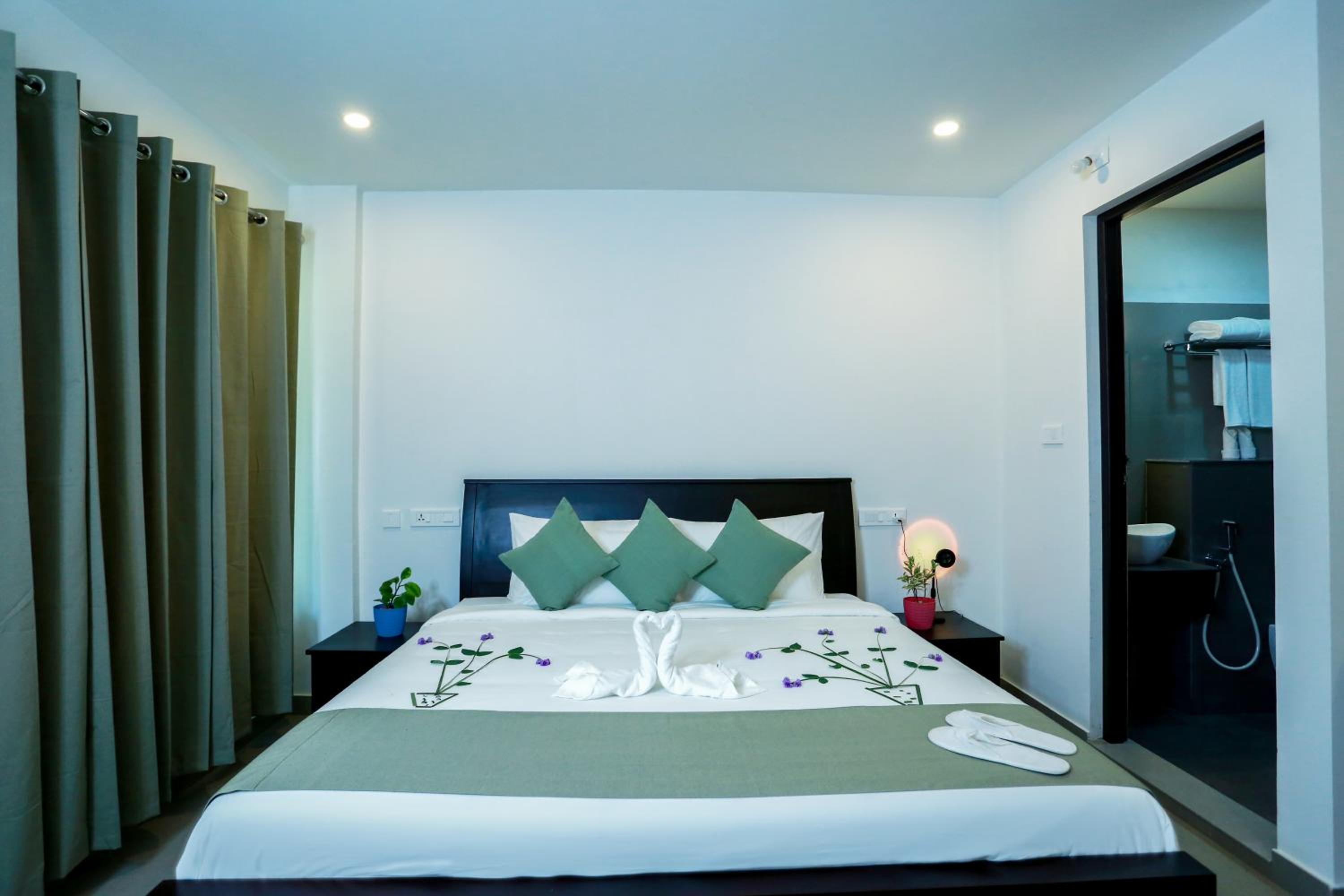 Superior King Room - Photo 6