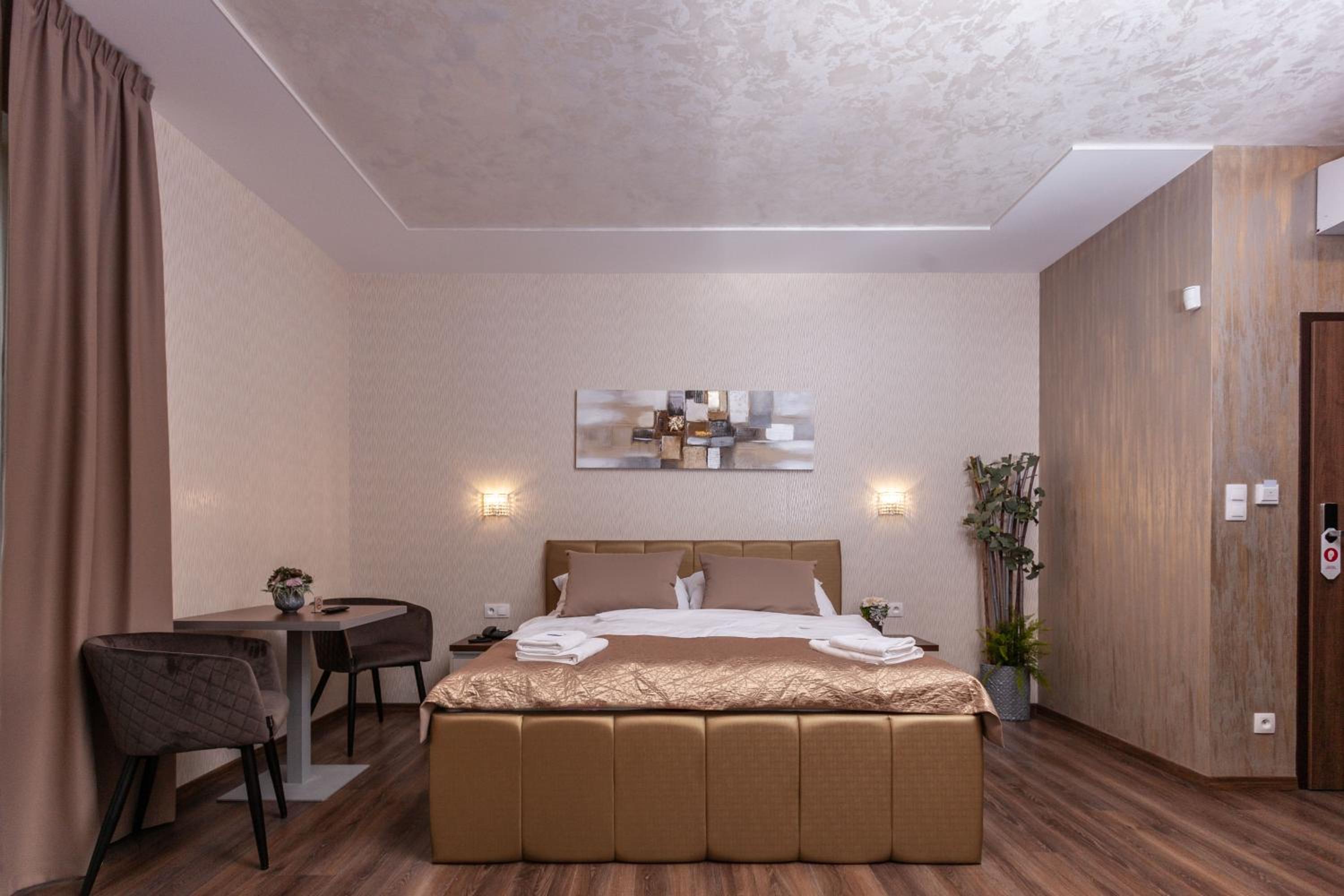 Basic Triple Room - Photo 1