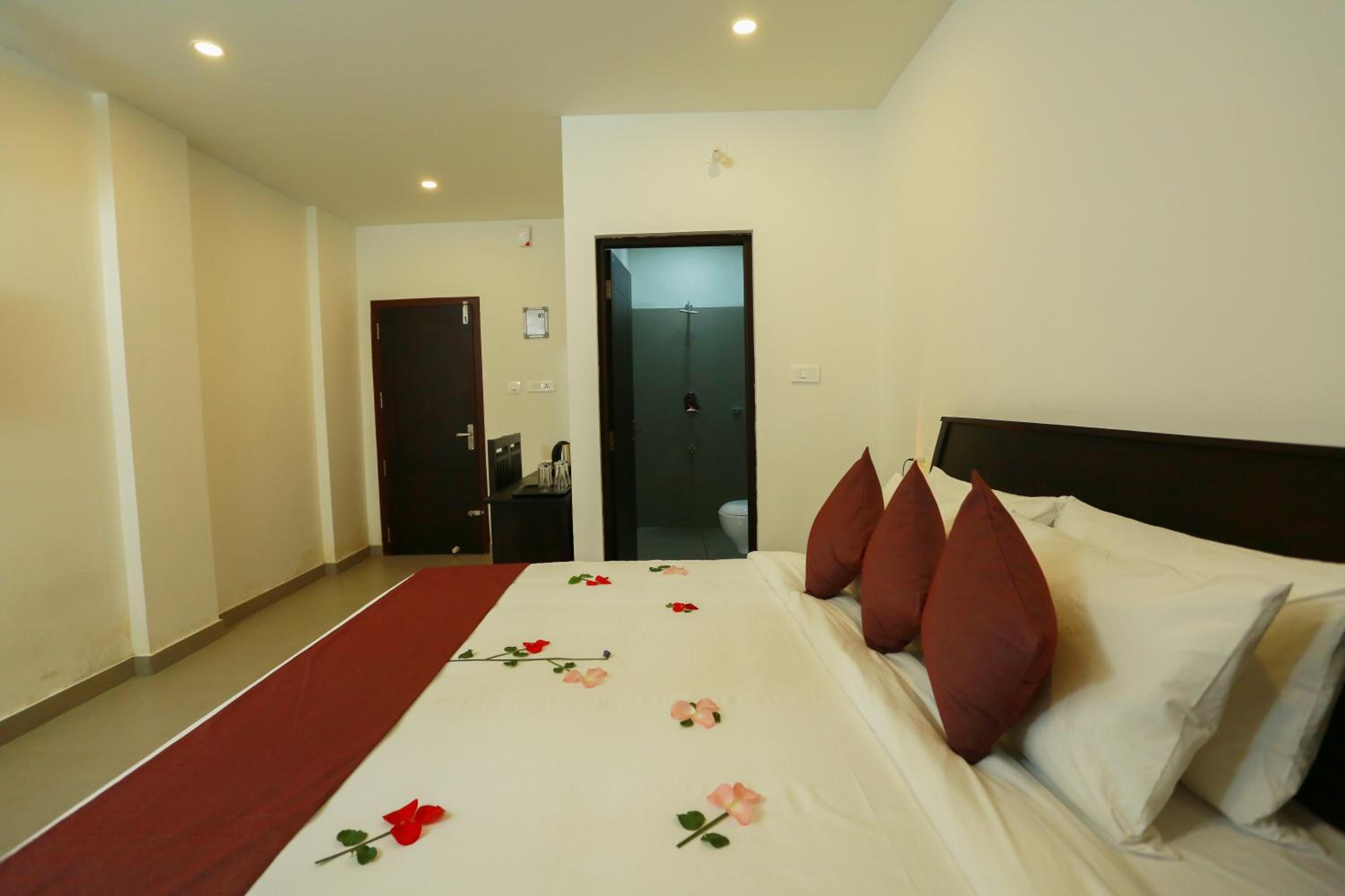 Superior King Room - Photo 7