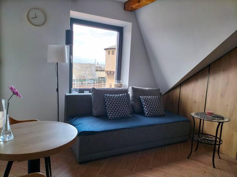 One-Bedroom Apartment - Photo 2