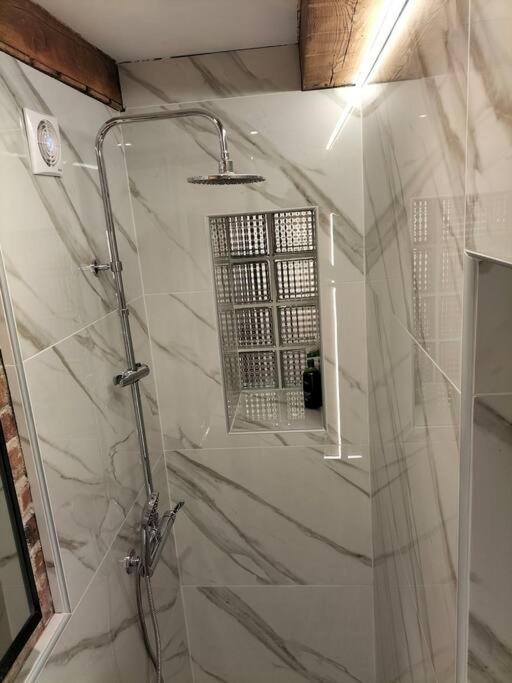 One-Bedroom Apartment - Photo 3