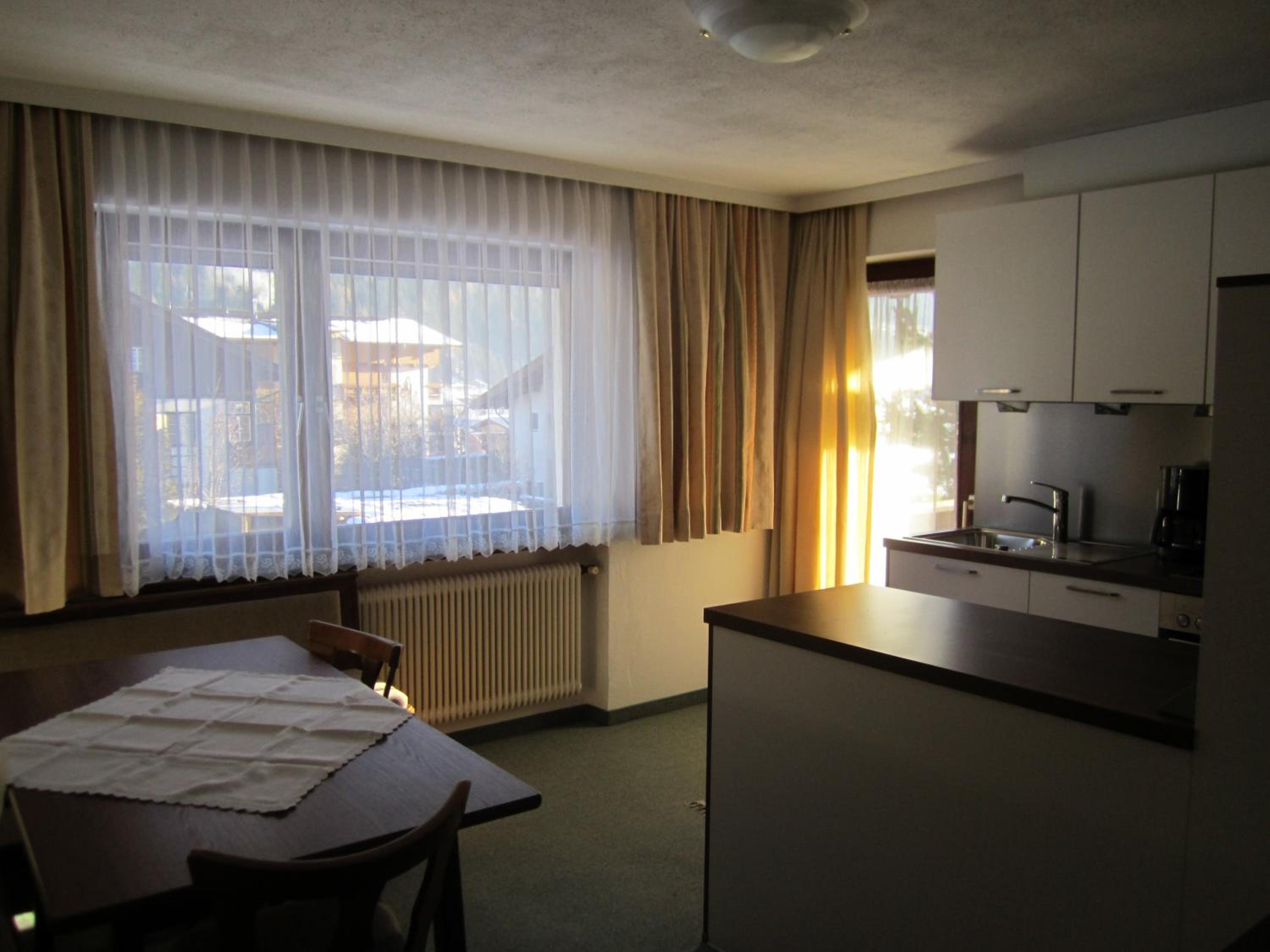 Apartment with Balcony photo 3