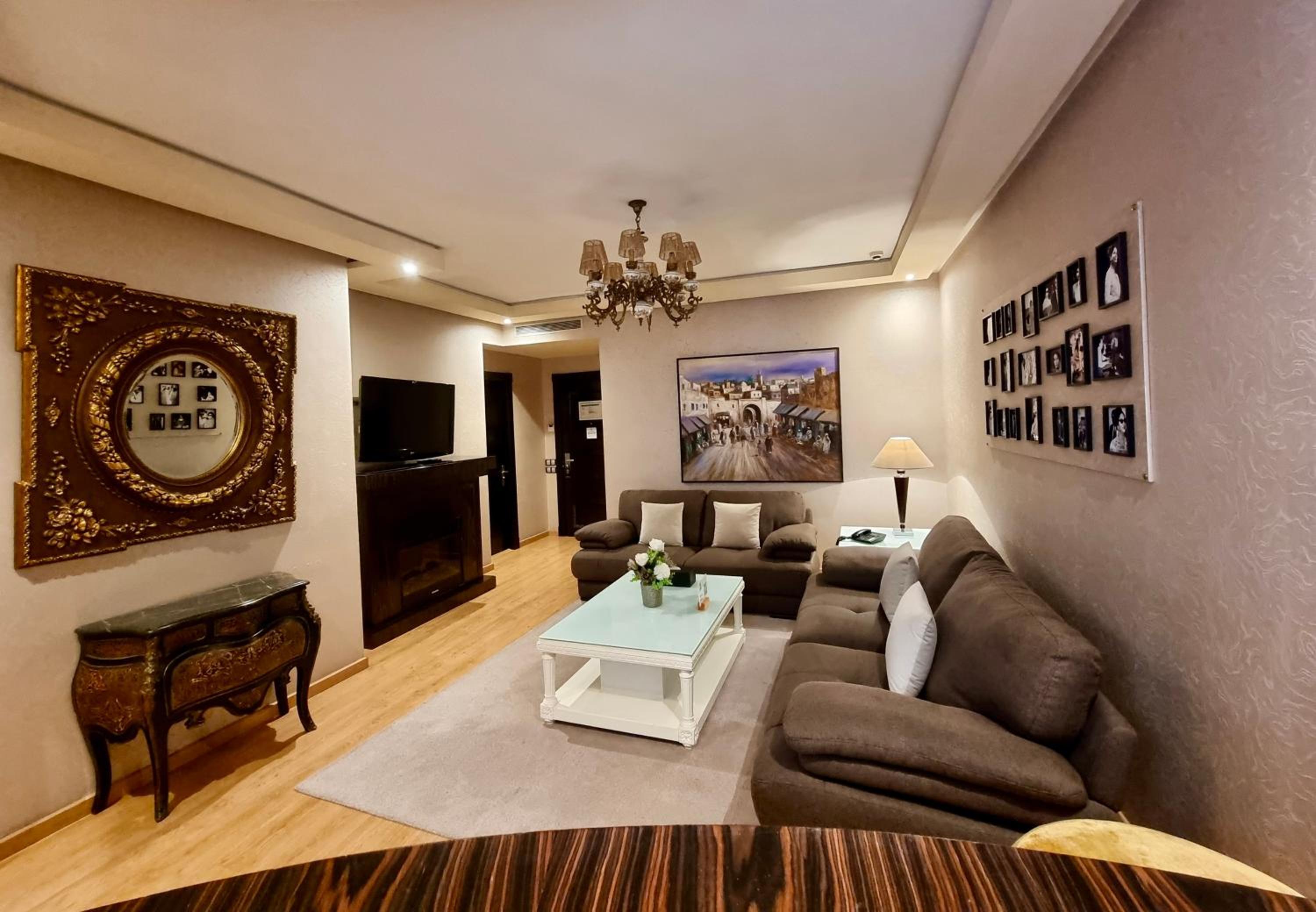 Deluxe Suite - Photo 9