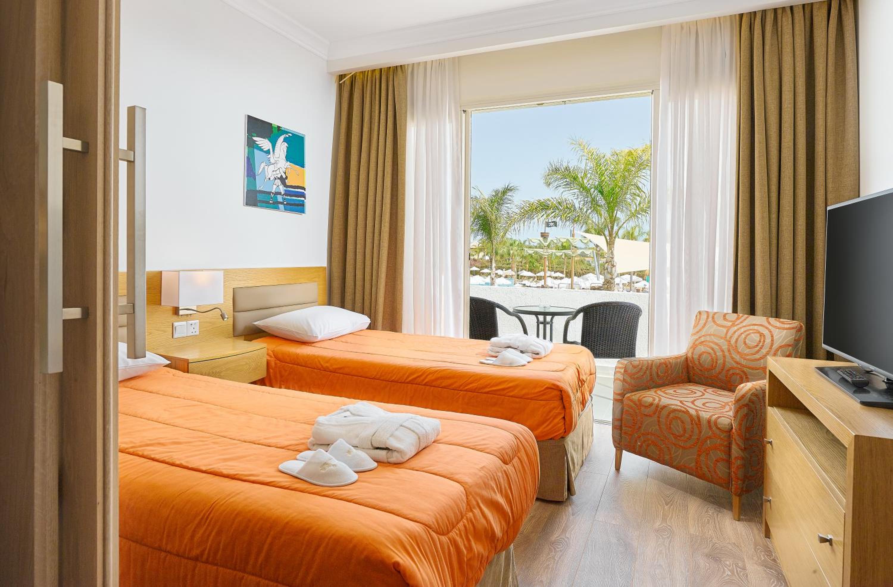  Family Junior Suite Pool & Garden View photo 3