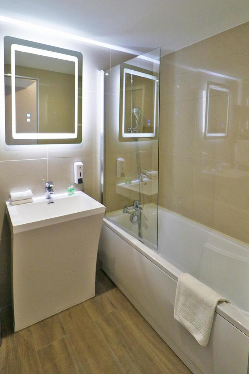 Deluxe Room - Photo 2