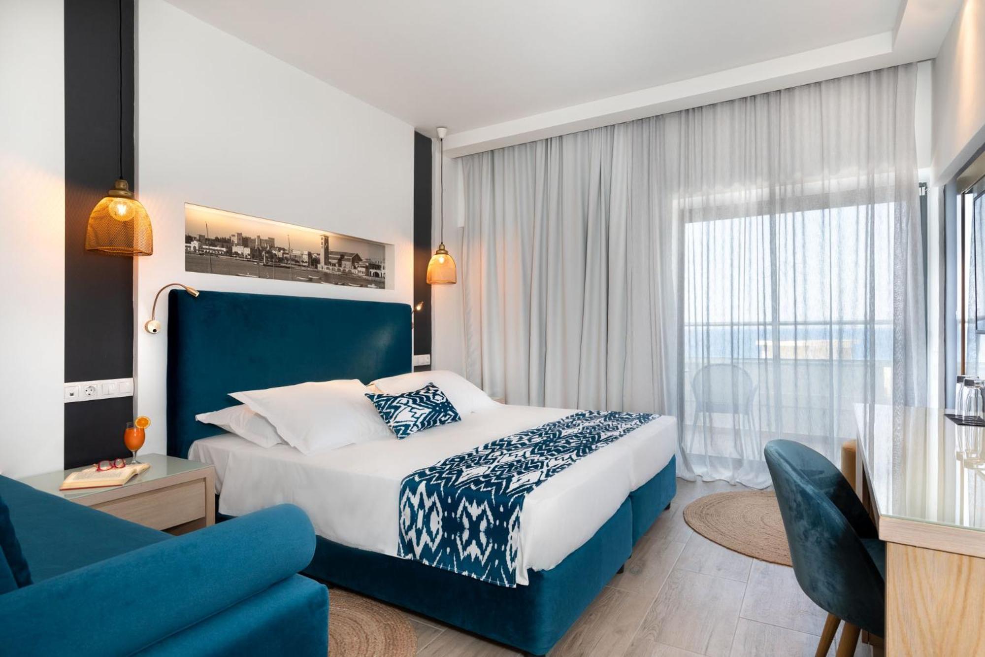 Privilege Room with Kingsize bed and Balcony with Sea View  - Photo 1