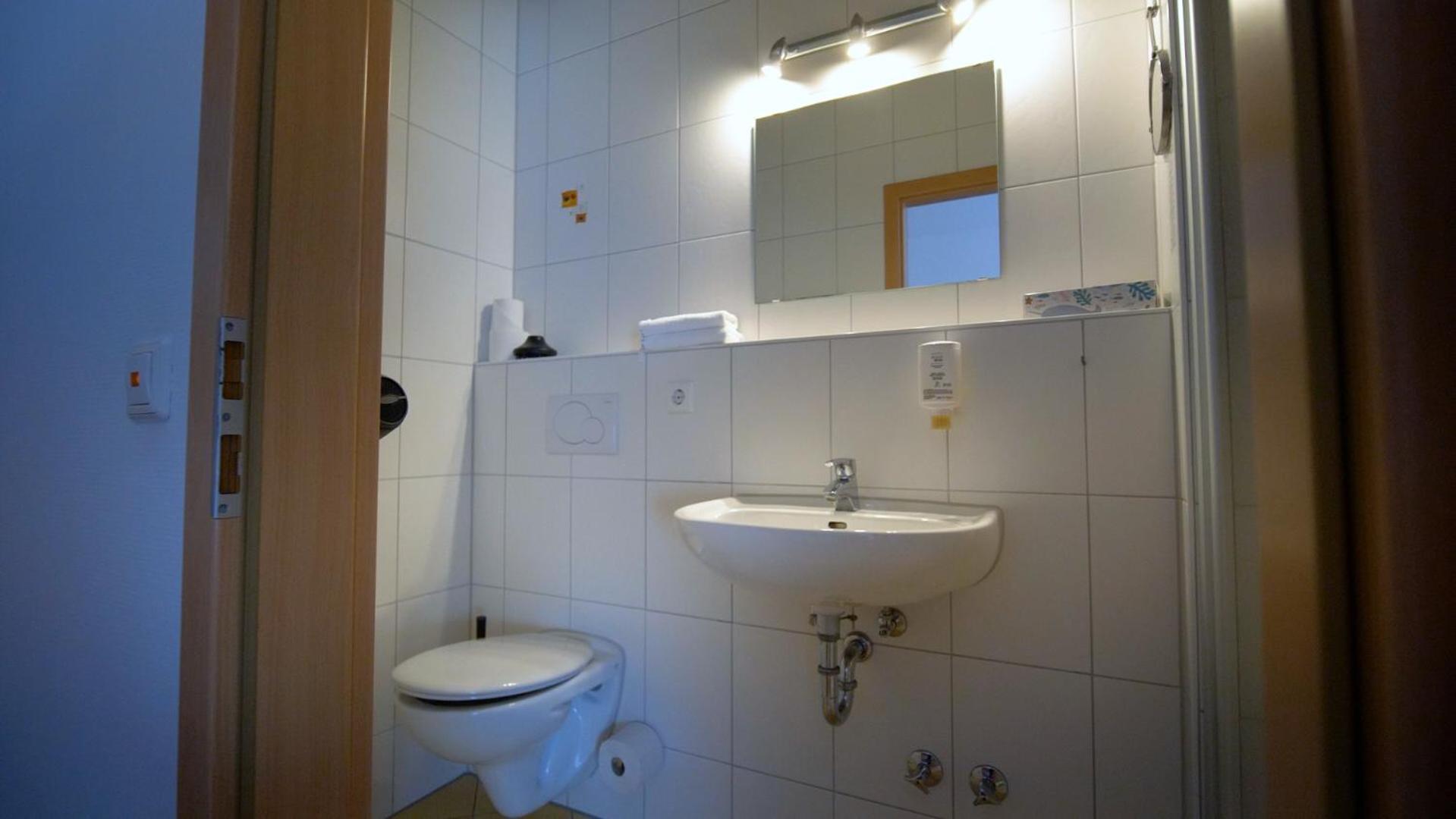 Quadruple Room - Photo 7