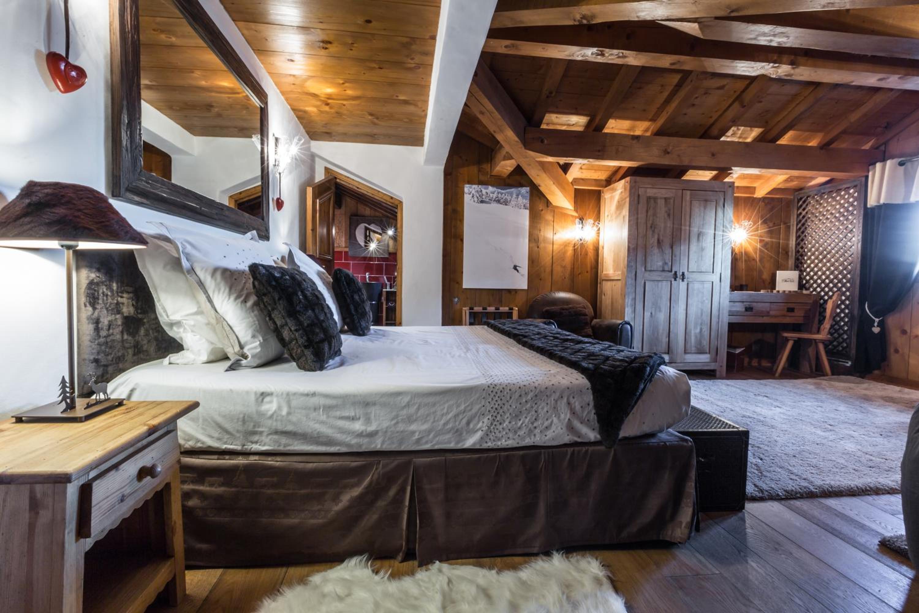 Large Privilege Double Room photo 3