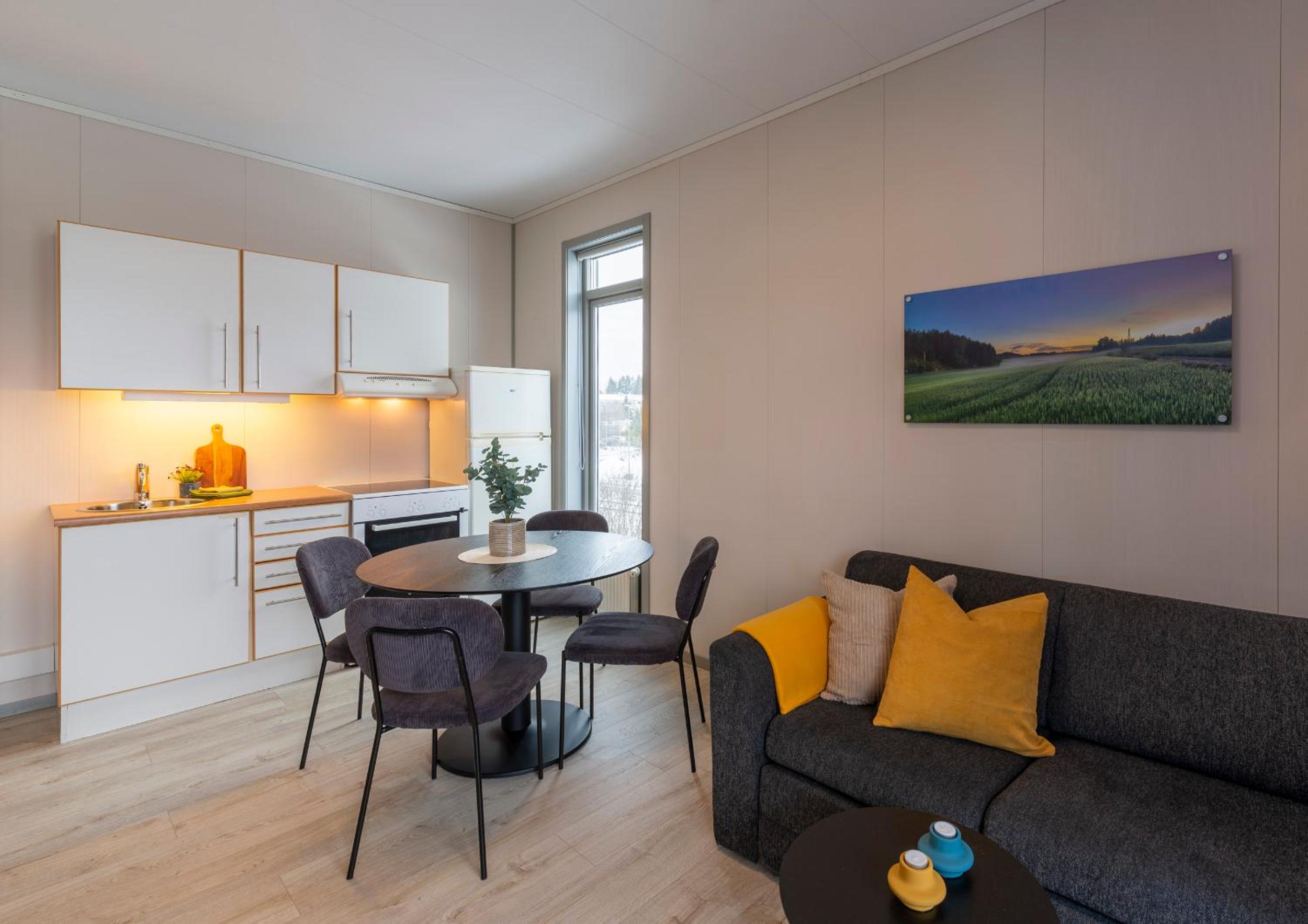 Apartment with Balcony - Photo 5