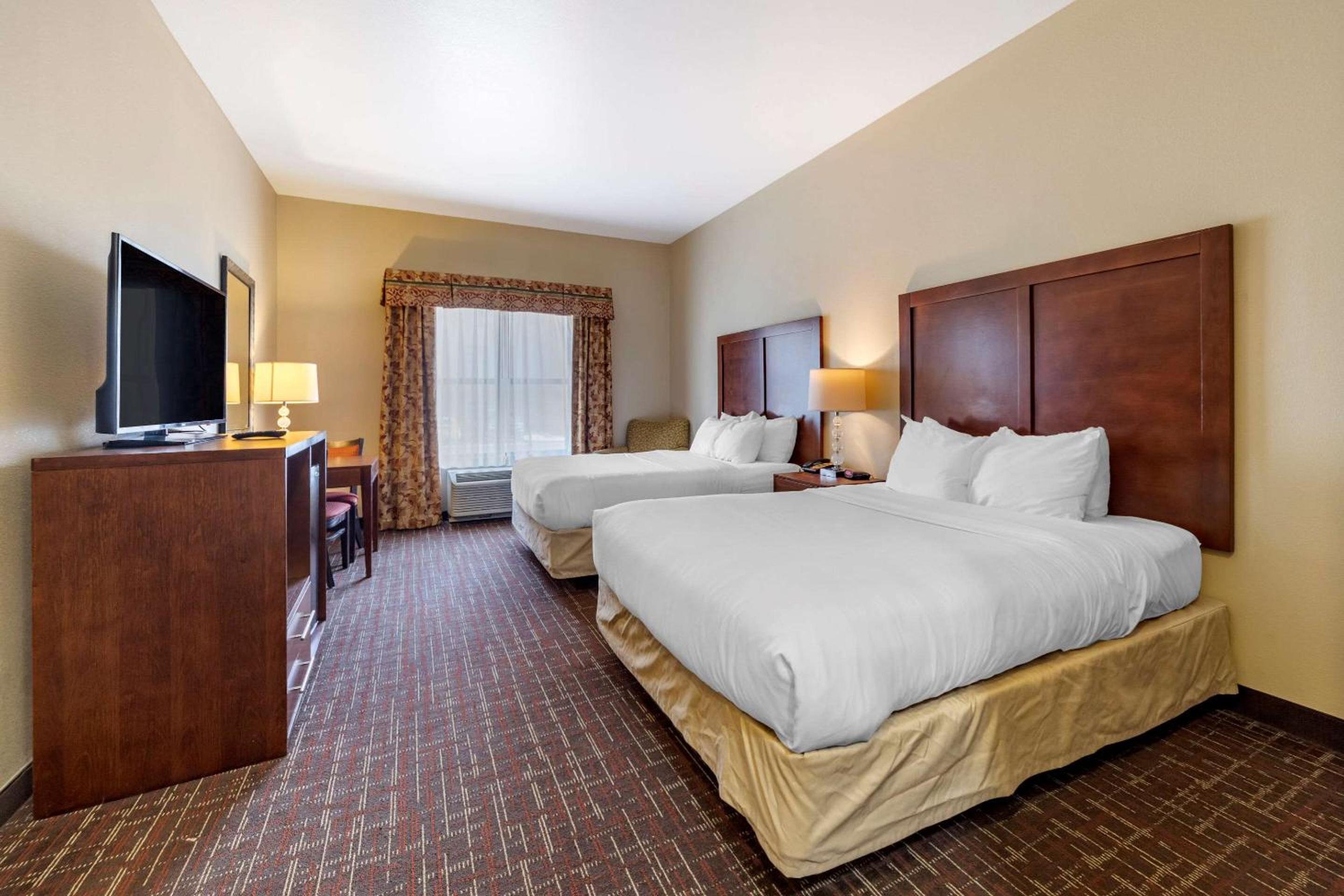Queen Room With Two Queen Beds - Non-Smoking