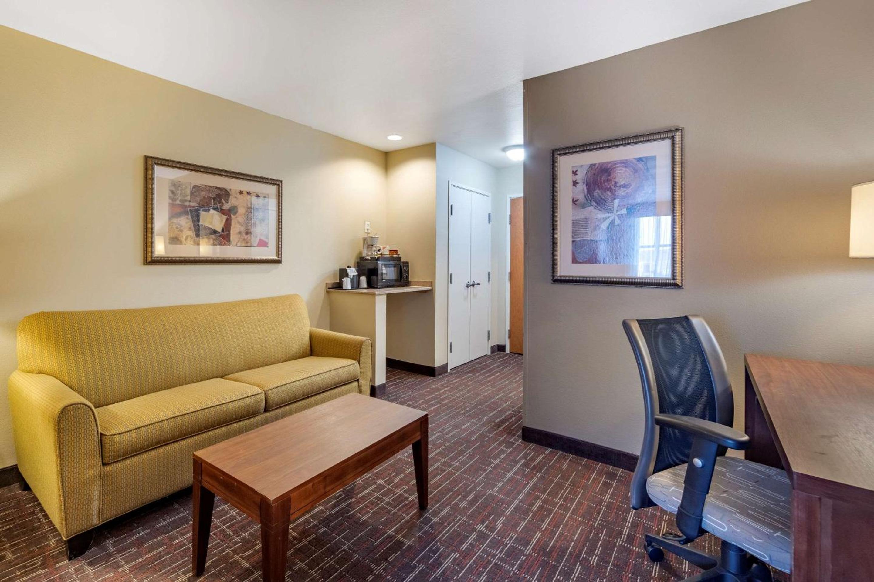 Queen Suite With Two Queen Beds - Non-Smoking