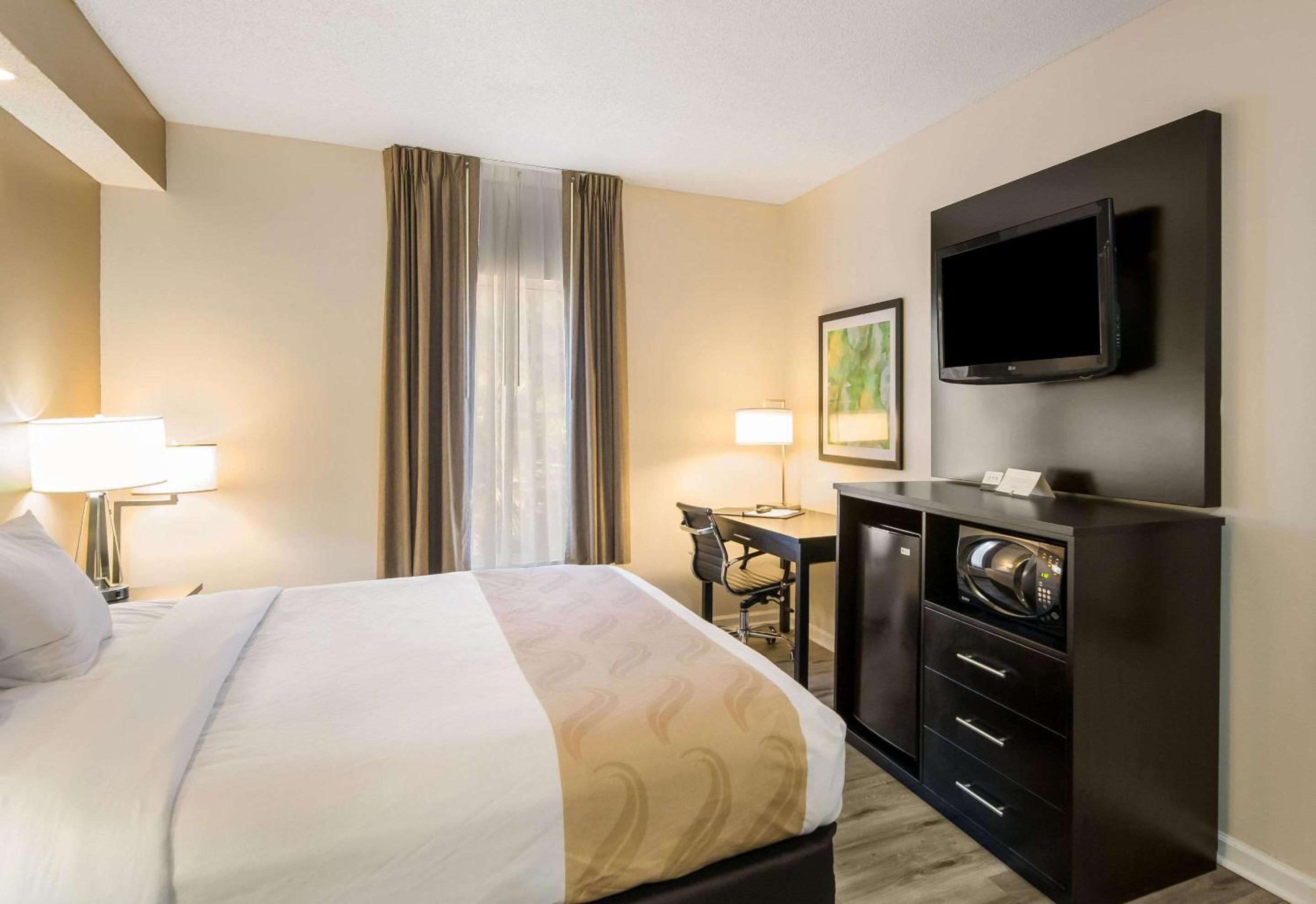King Room - Non-Smoking - Photo 2