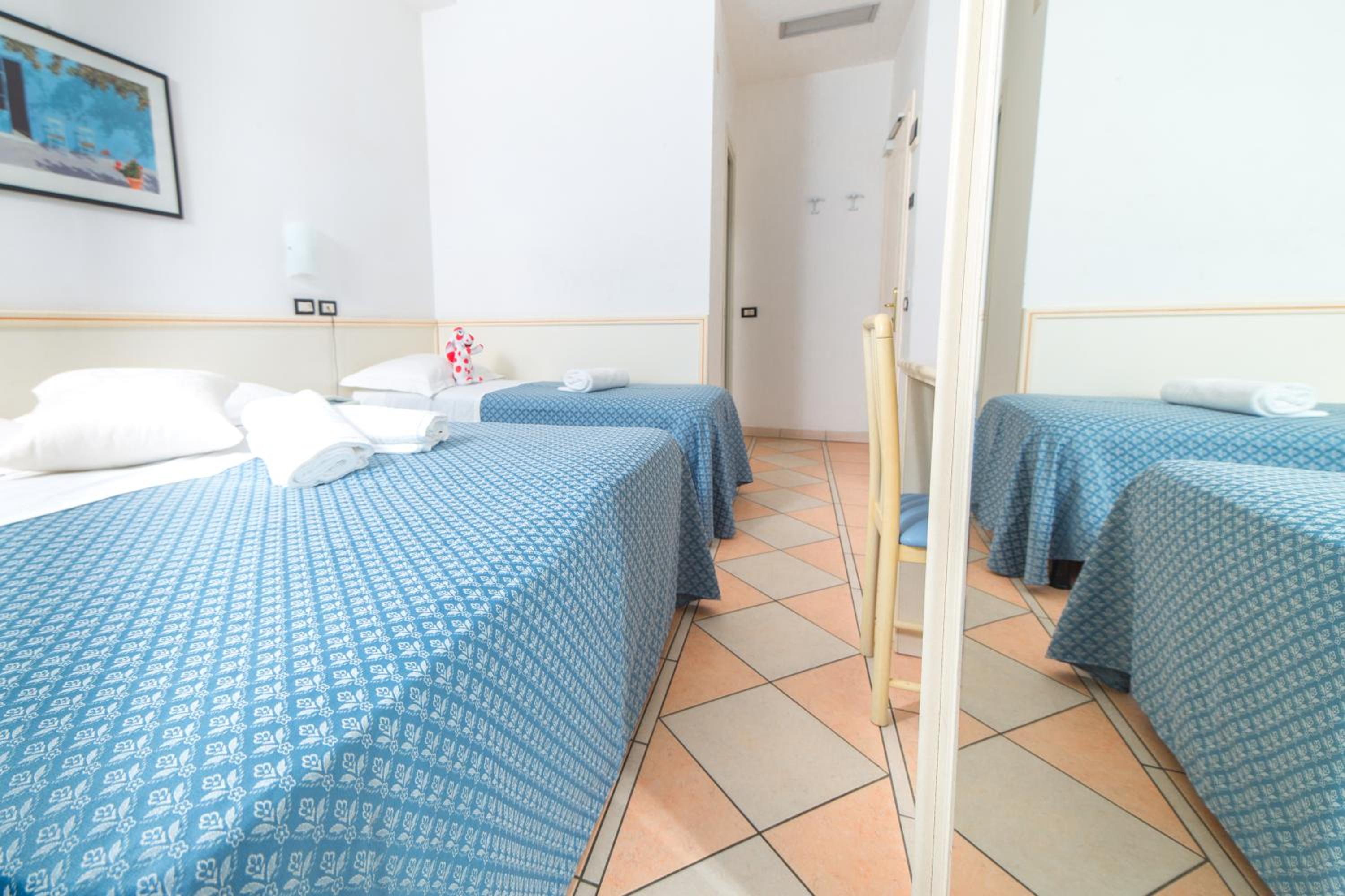 Triple Room with Balcony - Photo 2