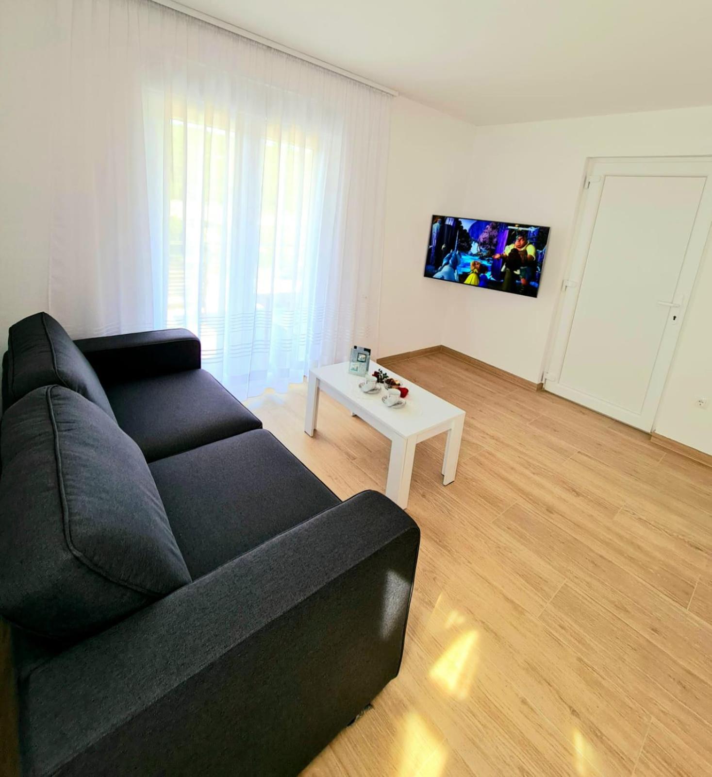 One-Bedroom Apartment - Photo 4
