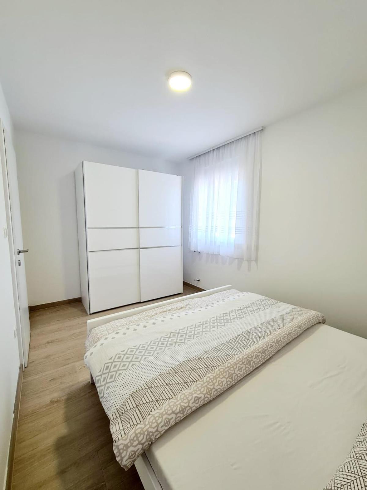 One-Bedroom Apartment - Photo 3
