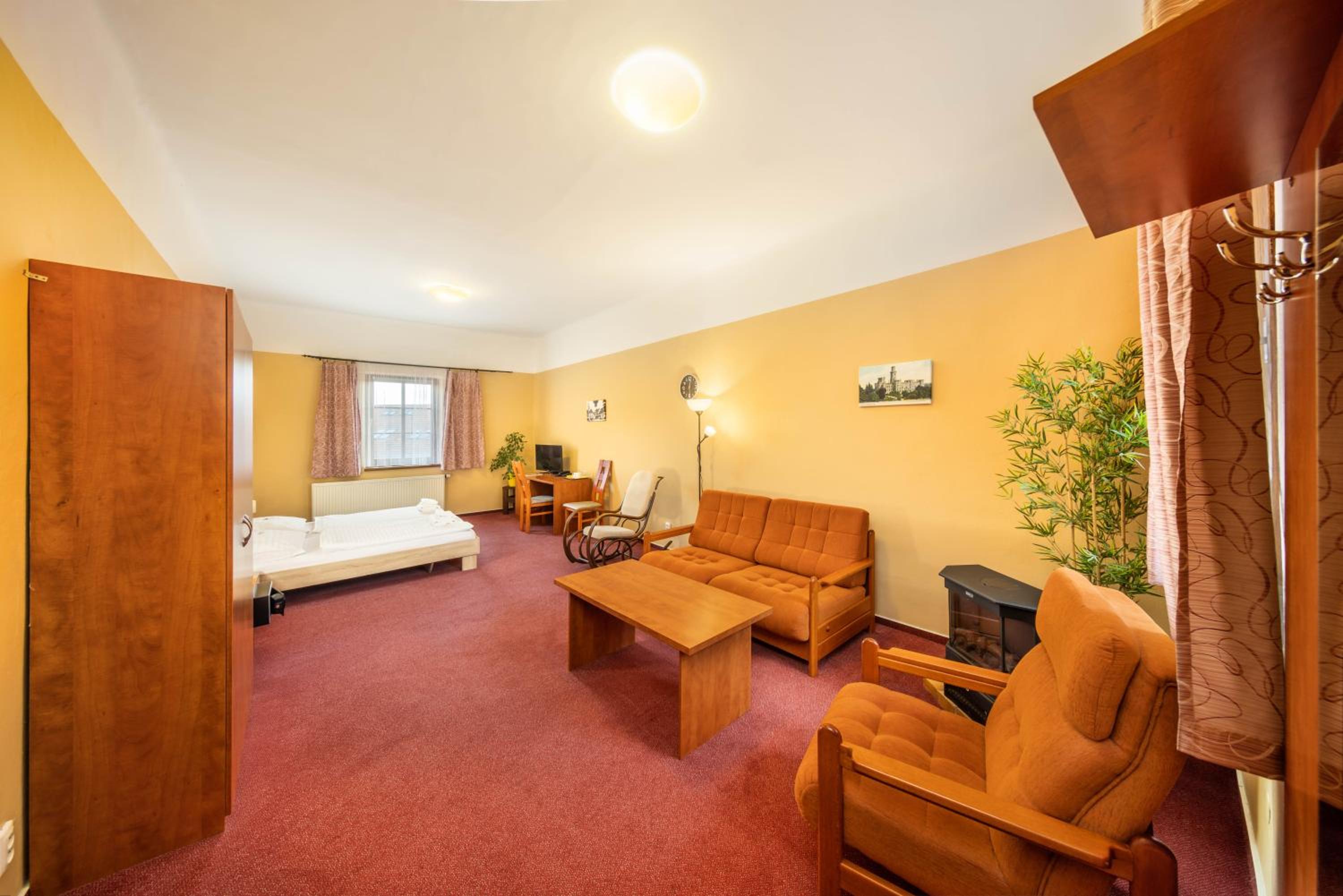 Large Double or Twin Room - Photo 1