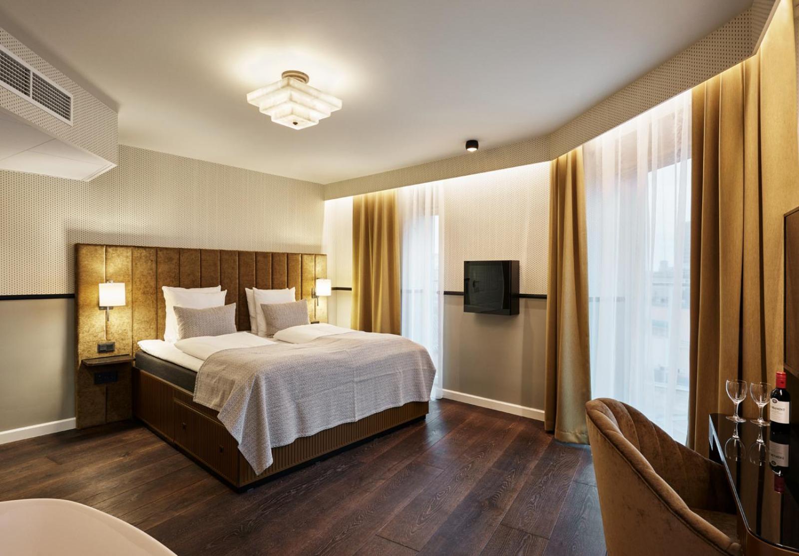 Signature Penthouse Suite - Photo 6