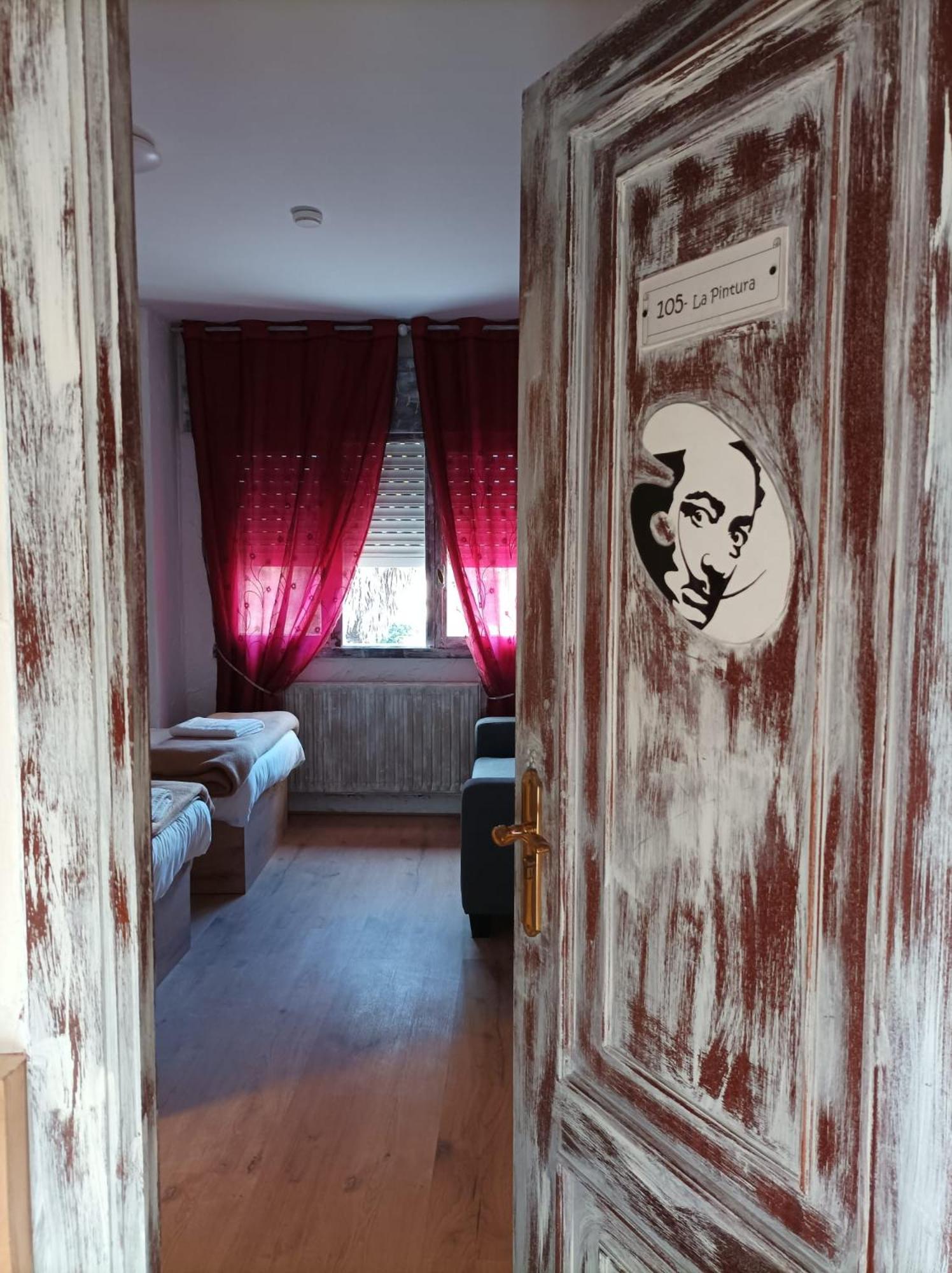 Twin Room with Private Bathroom photo 2