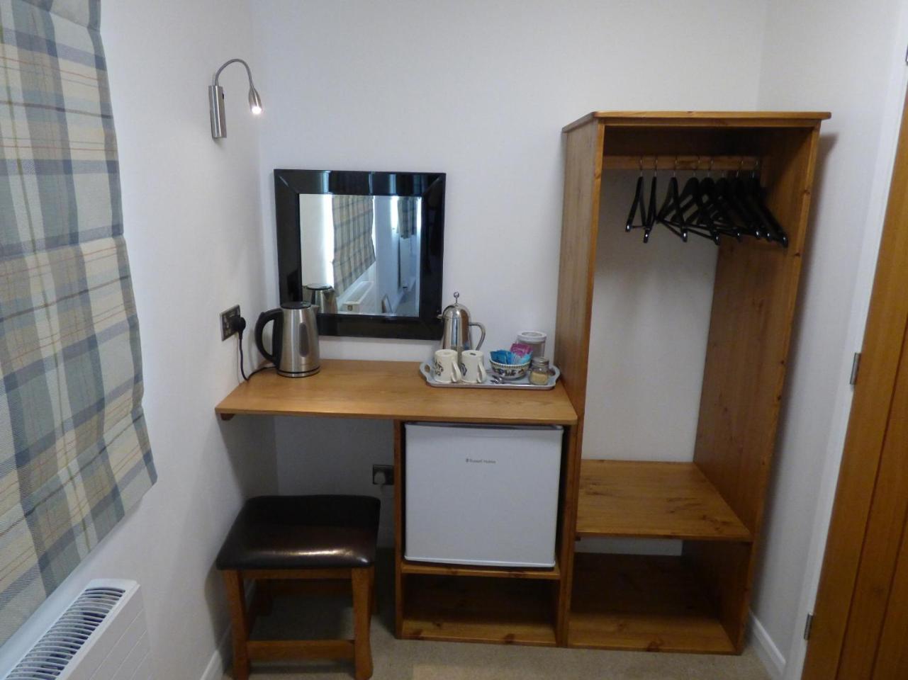 Deluxe King Room - Photo 7