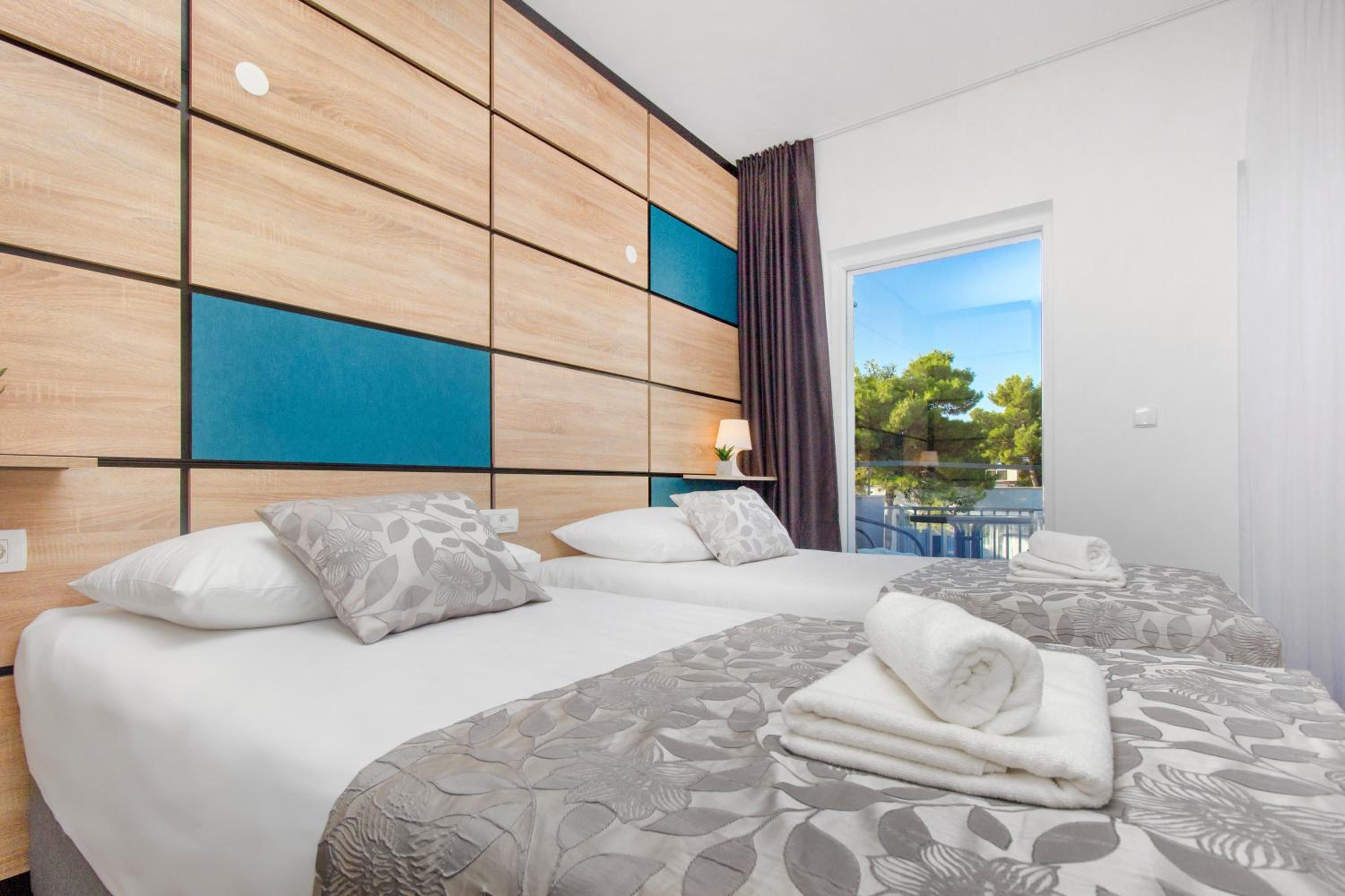 Standard Double or Twin Room with Balcony and Garden View - Photo 3