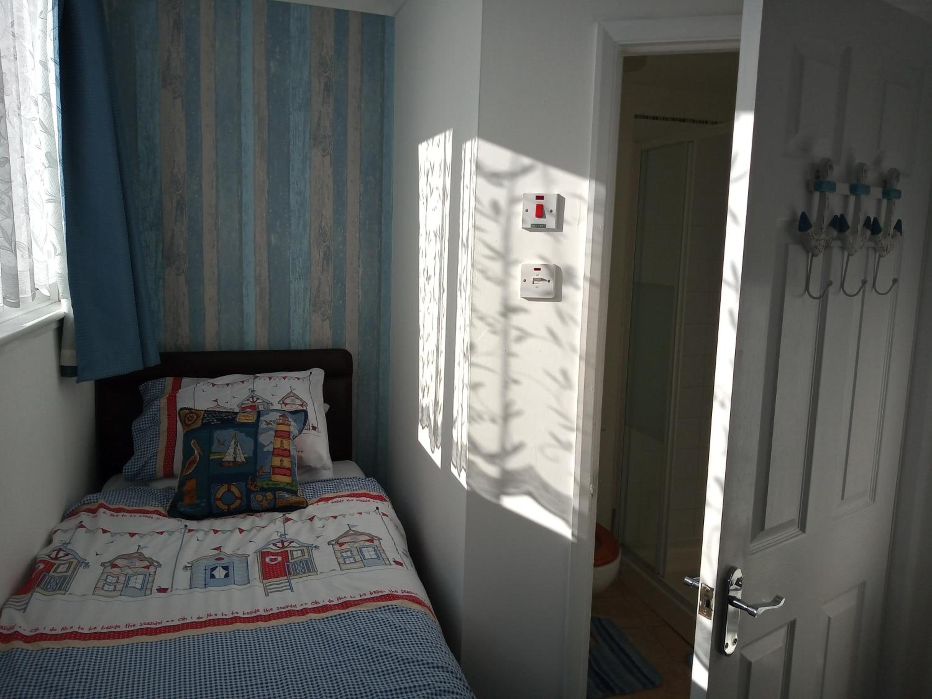 Family Room (2 Adults + 1 Child) - Second Floor photo 3