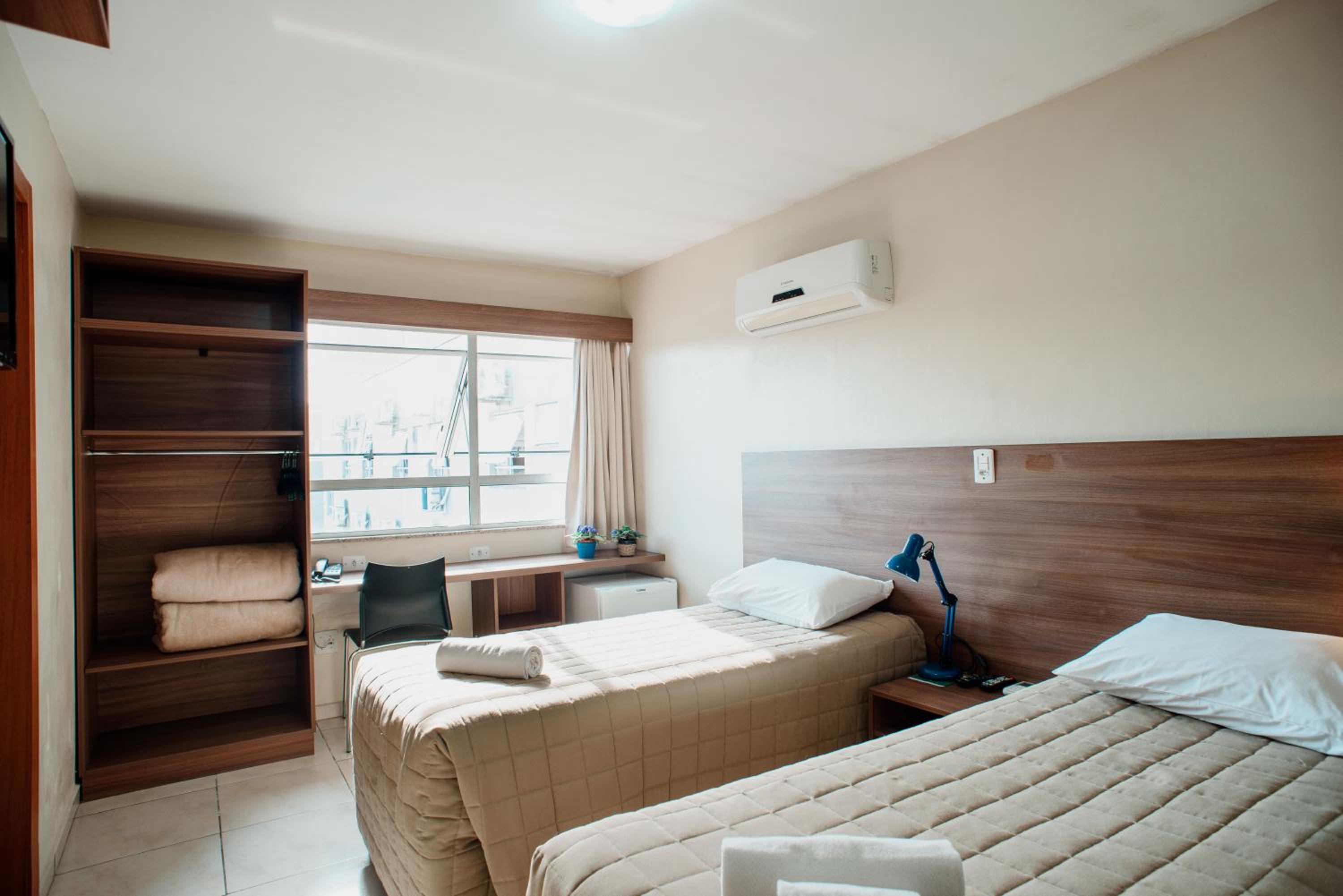 Twin Room - Photo 9