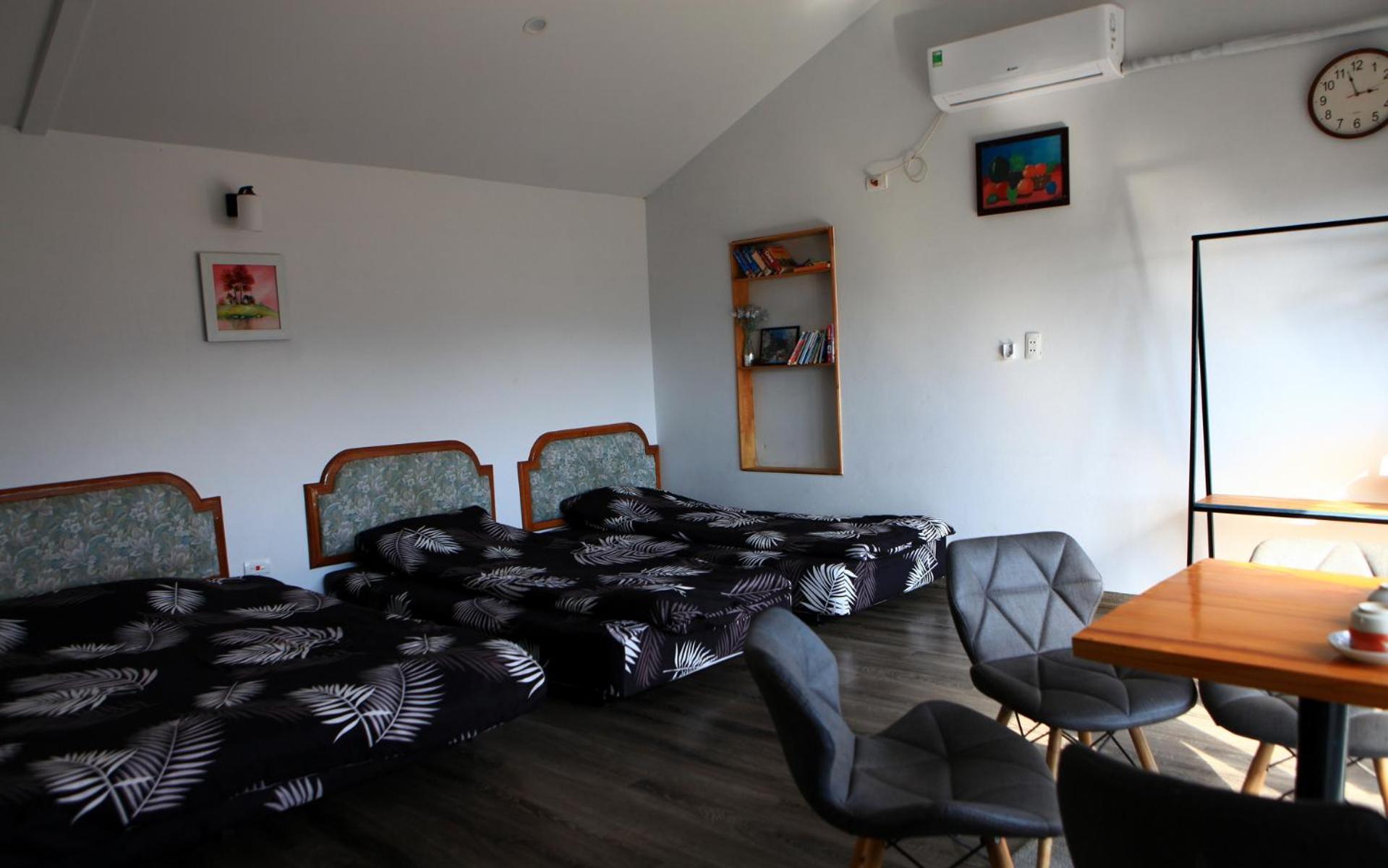 Family Room with Balcony photo 3