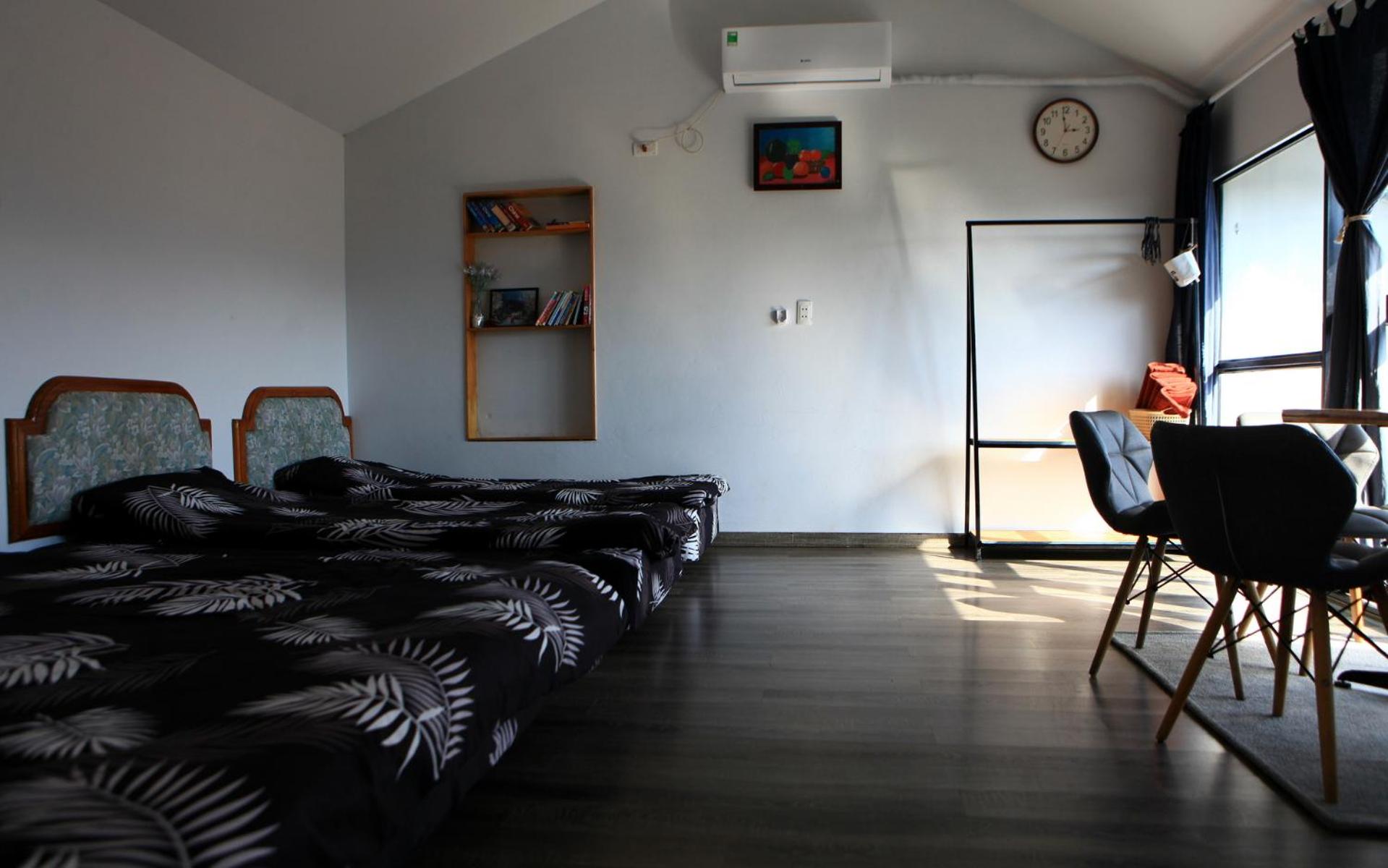 Family Room with Balcony photo 2