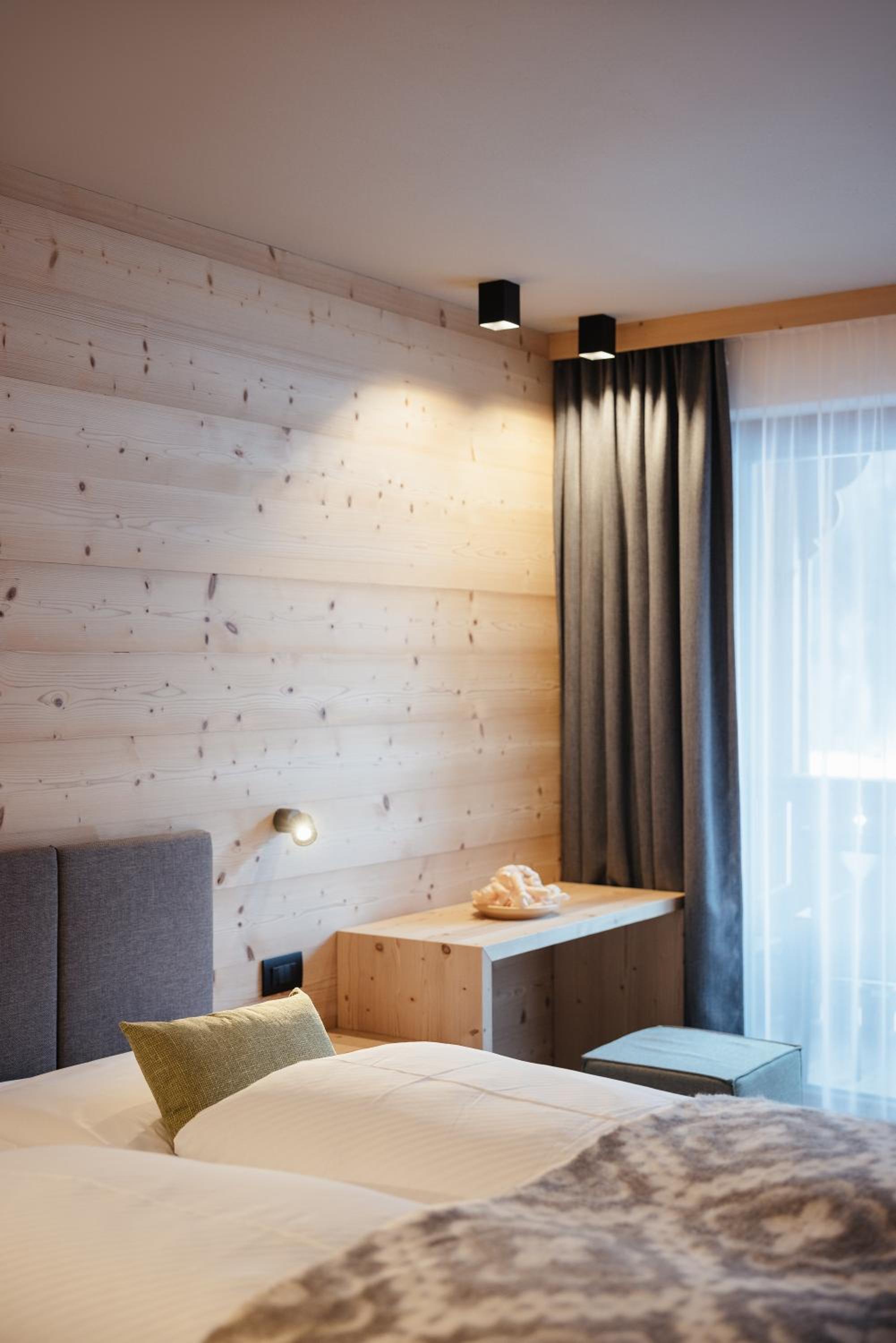 Standard Double or Twin Room with Balcony - Photo 7