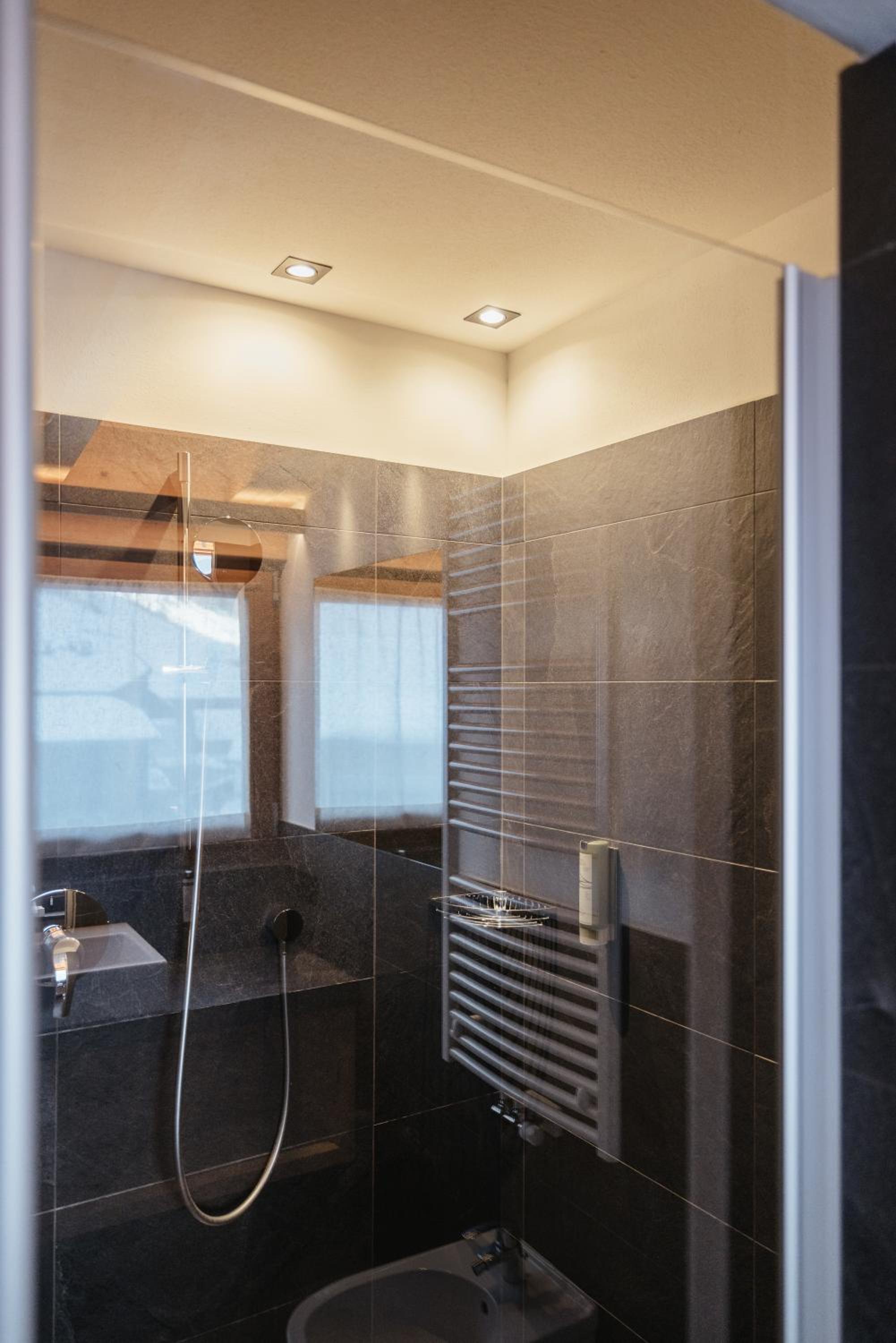 Standard Double or Twin Room with Balcony - Photo 5