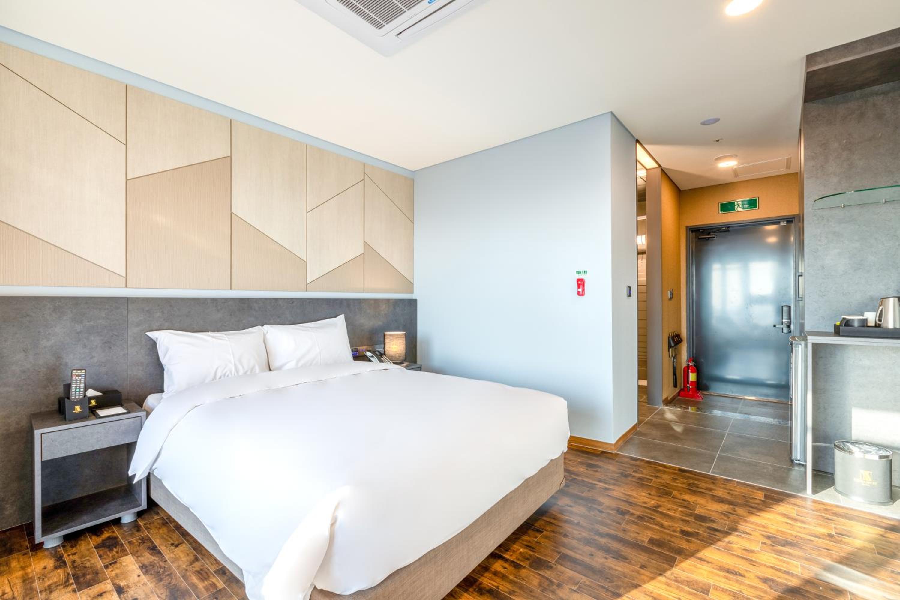 Double Room - Photo 8