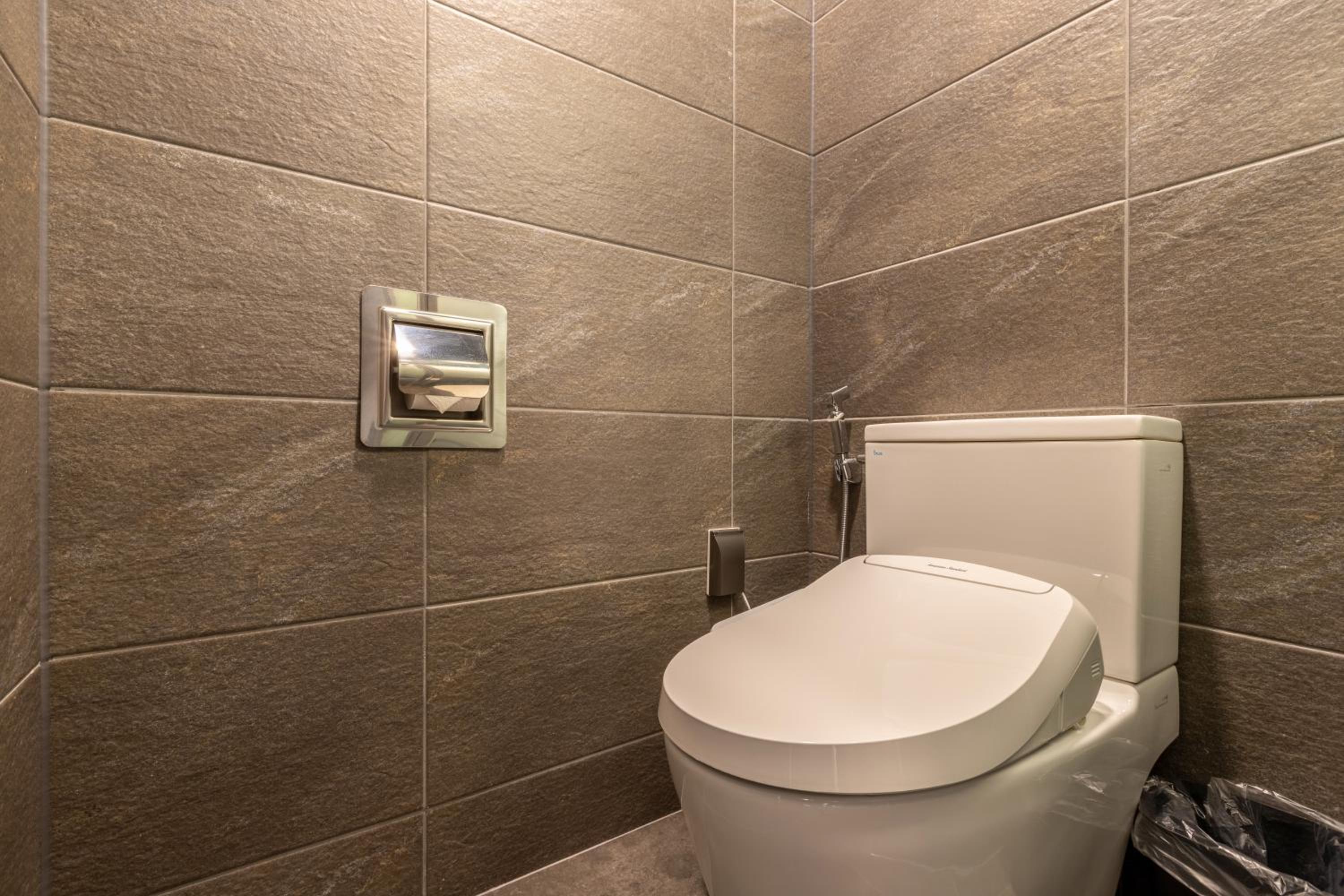 Superior Twin Room with City View - Photo 7