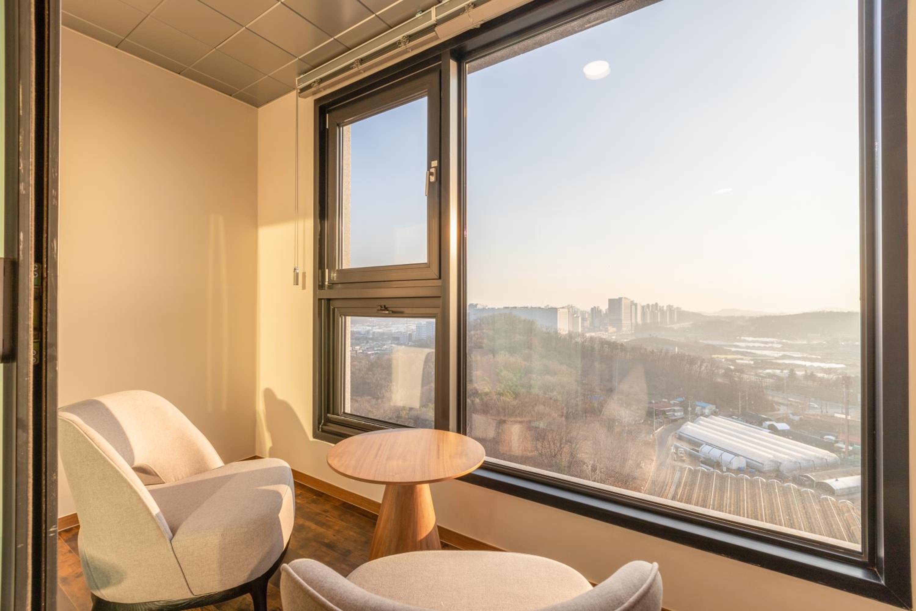 Deluxe Double Room with Balcony - Photo 6