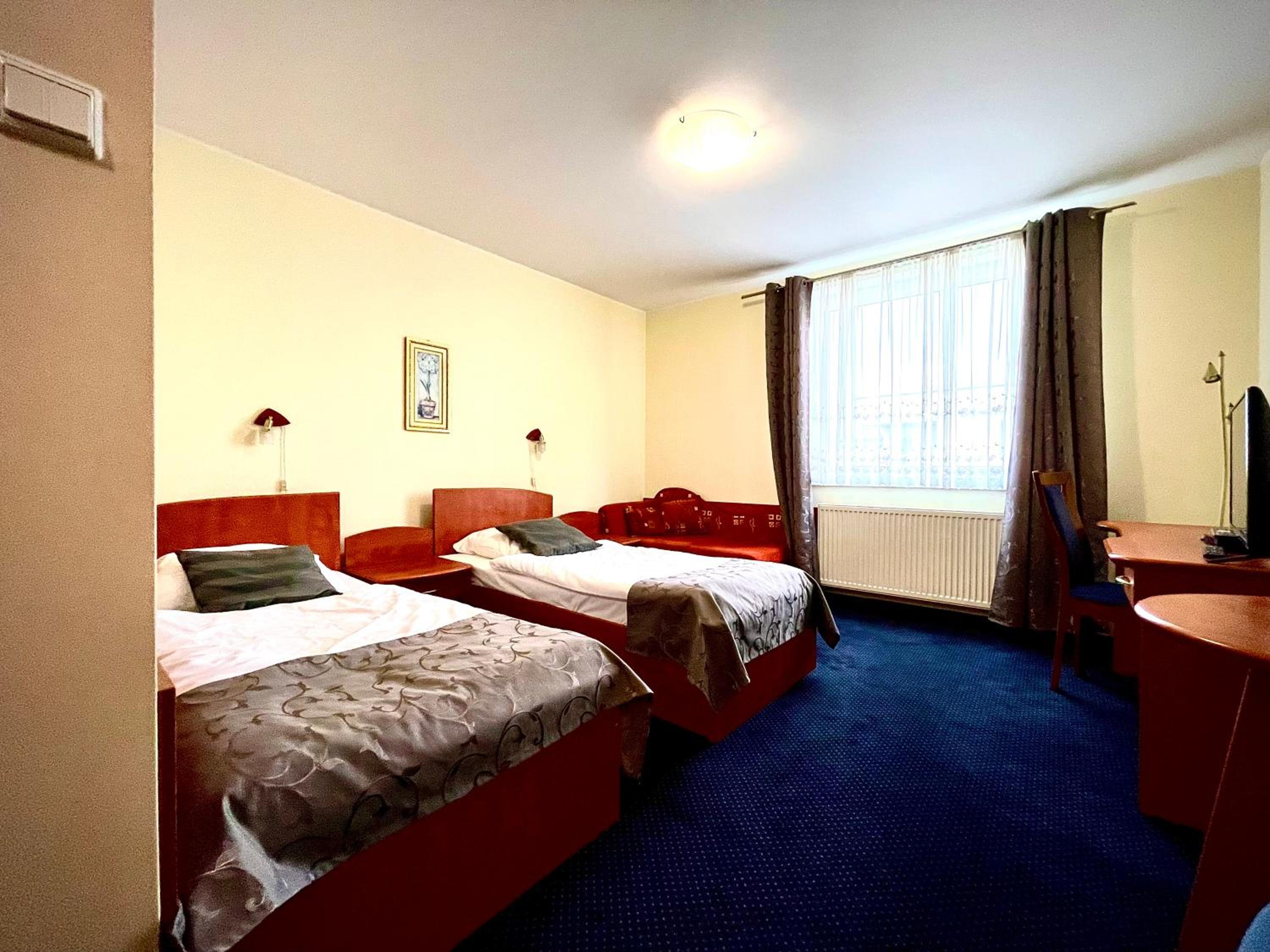 Large Double Room - Photo 2