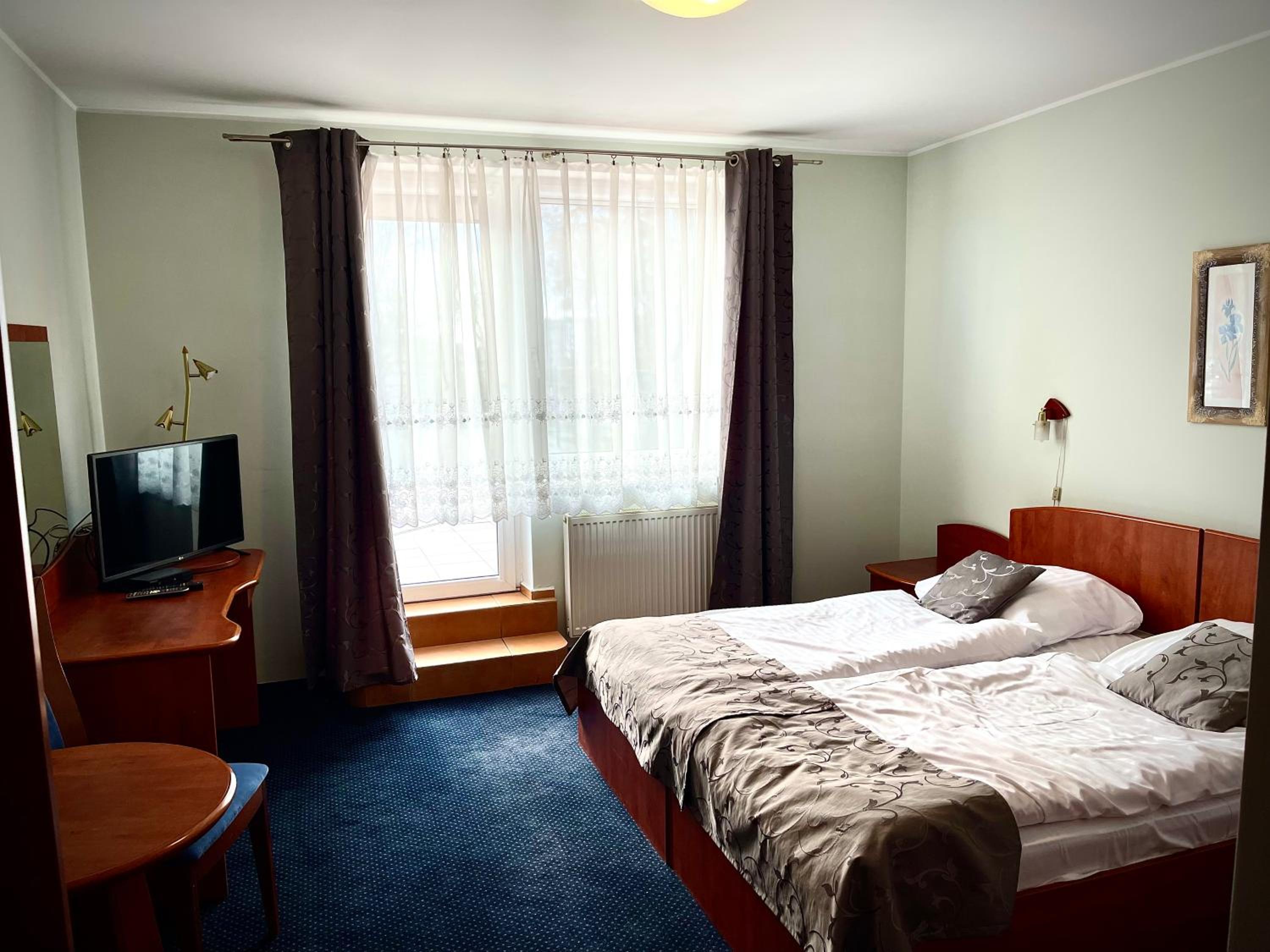 Large Double Room - Photo 6