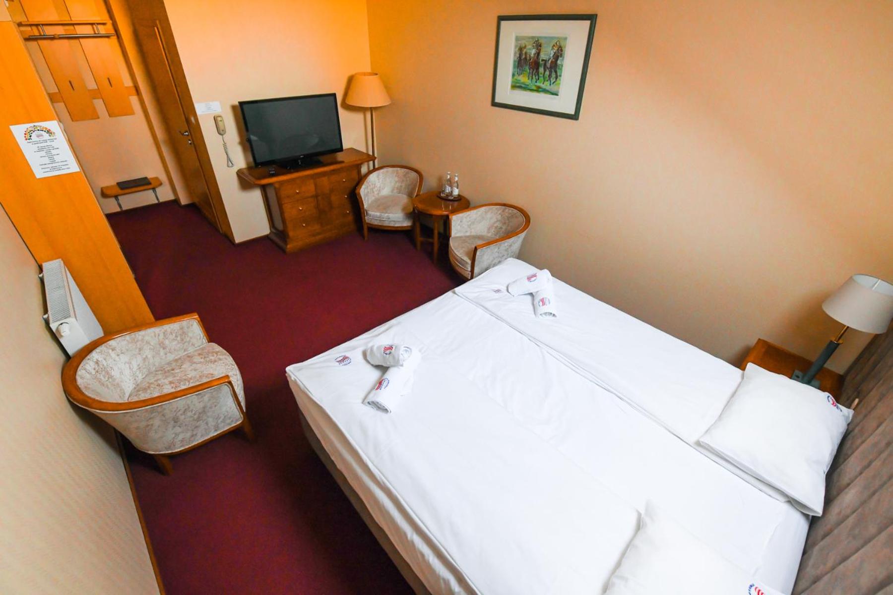 Twin Room - Photo 2