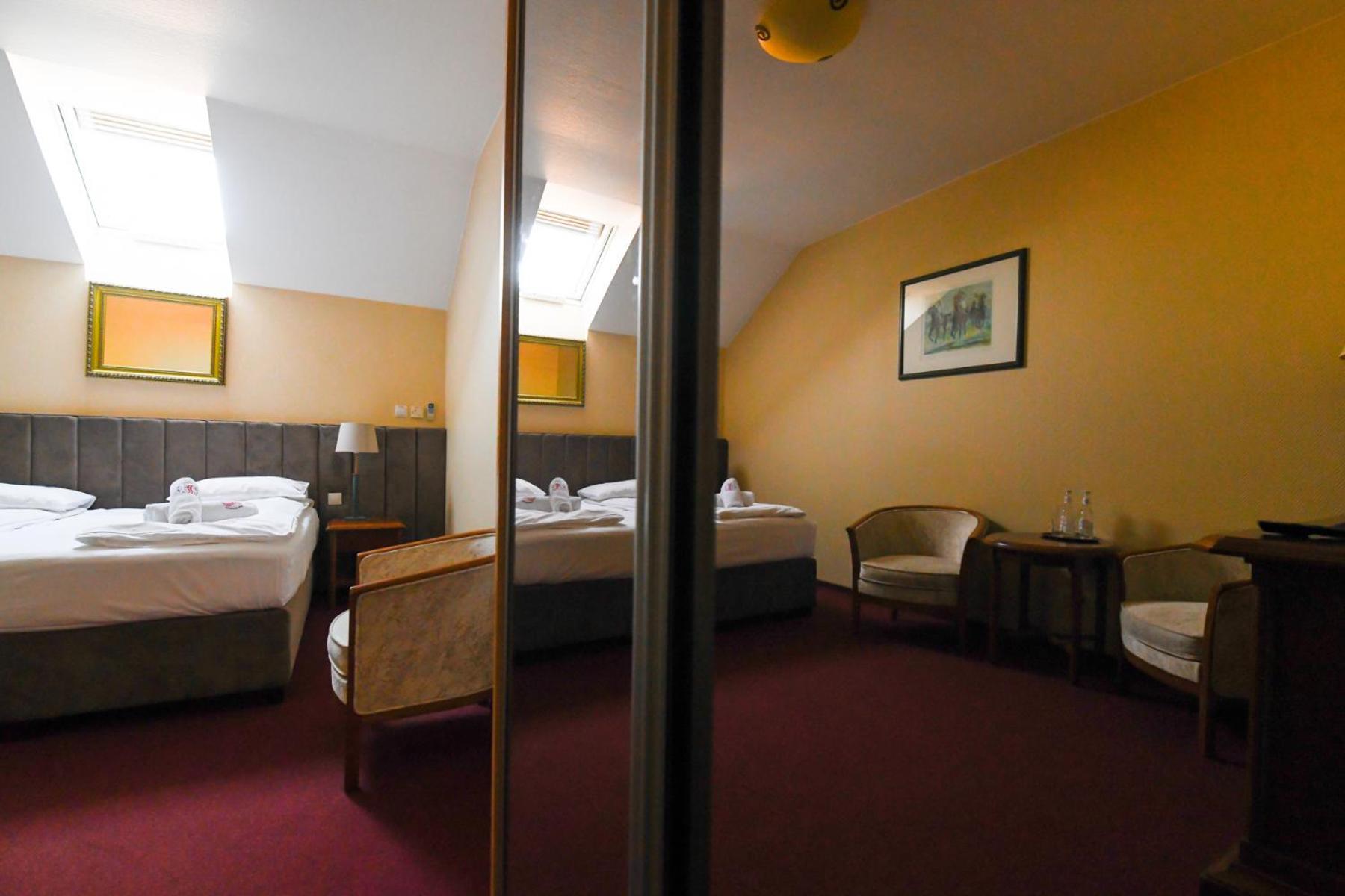 Twin Room - Photo 4