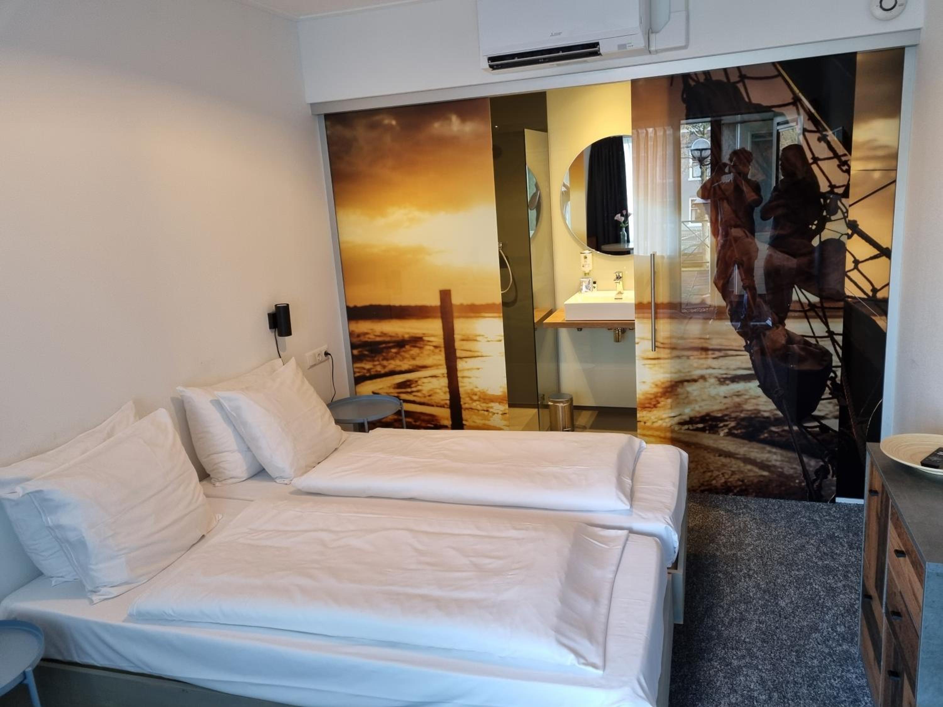 Small Twin Room photo 2