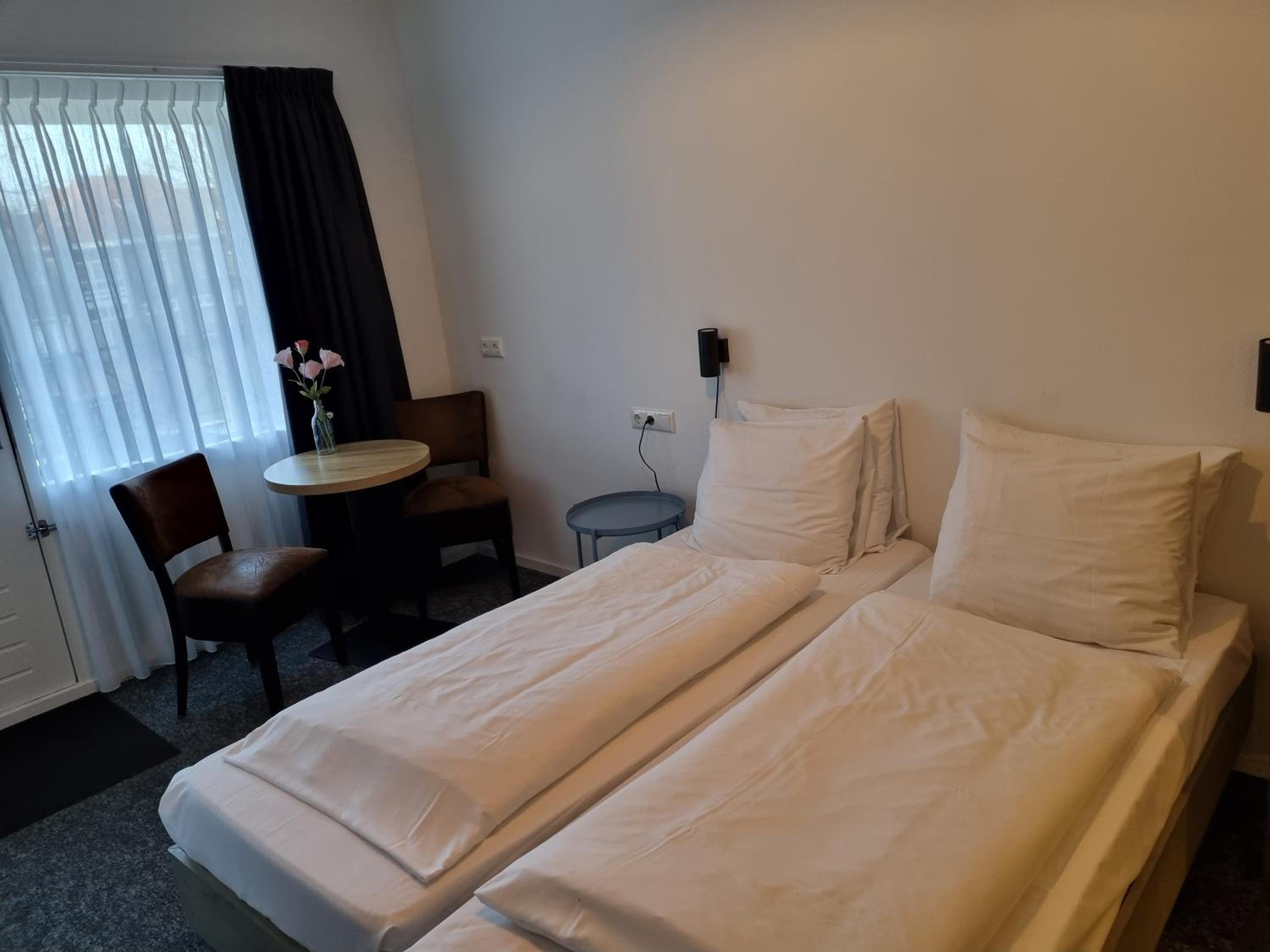 Small Twin Room photo 3
