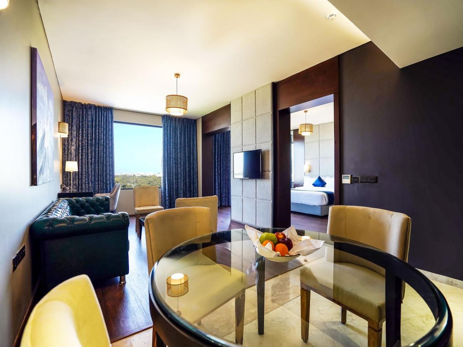 Executive Suite with a Bucket of Brewed Beverage - Photo 10