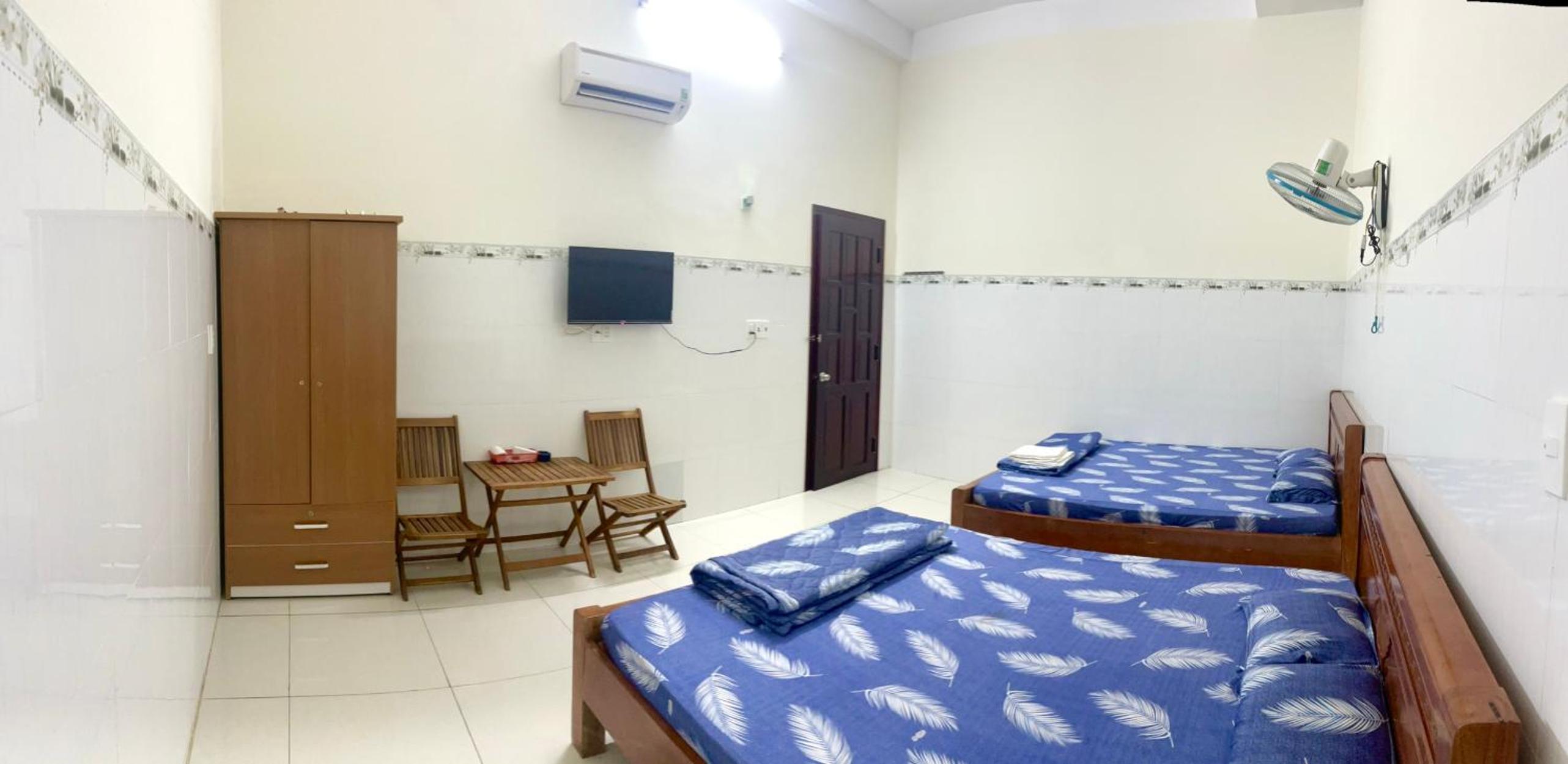 Quadruple Room with Private Bathroom photo 3