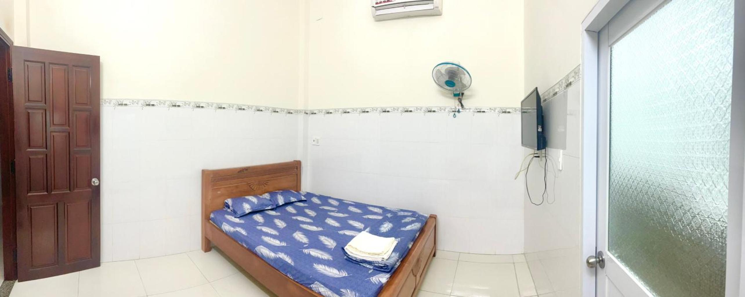 Deluxe Room (2 Adults + 1 Child)