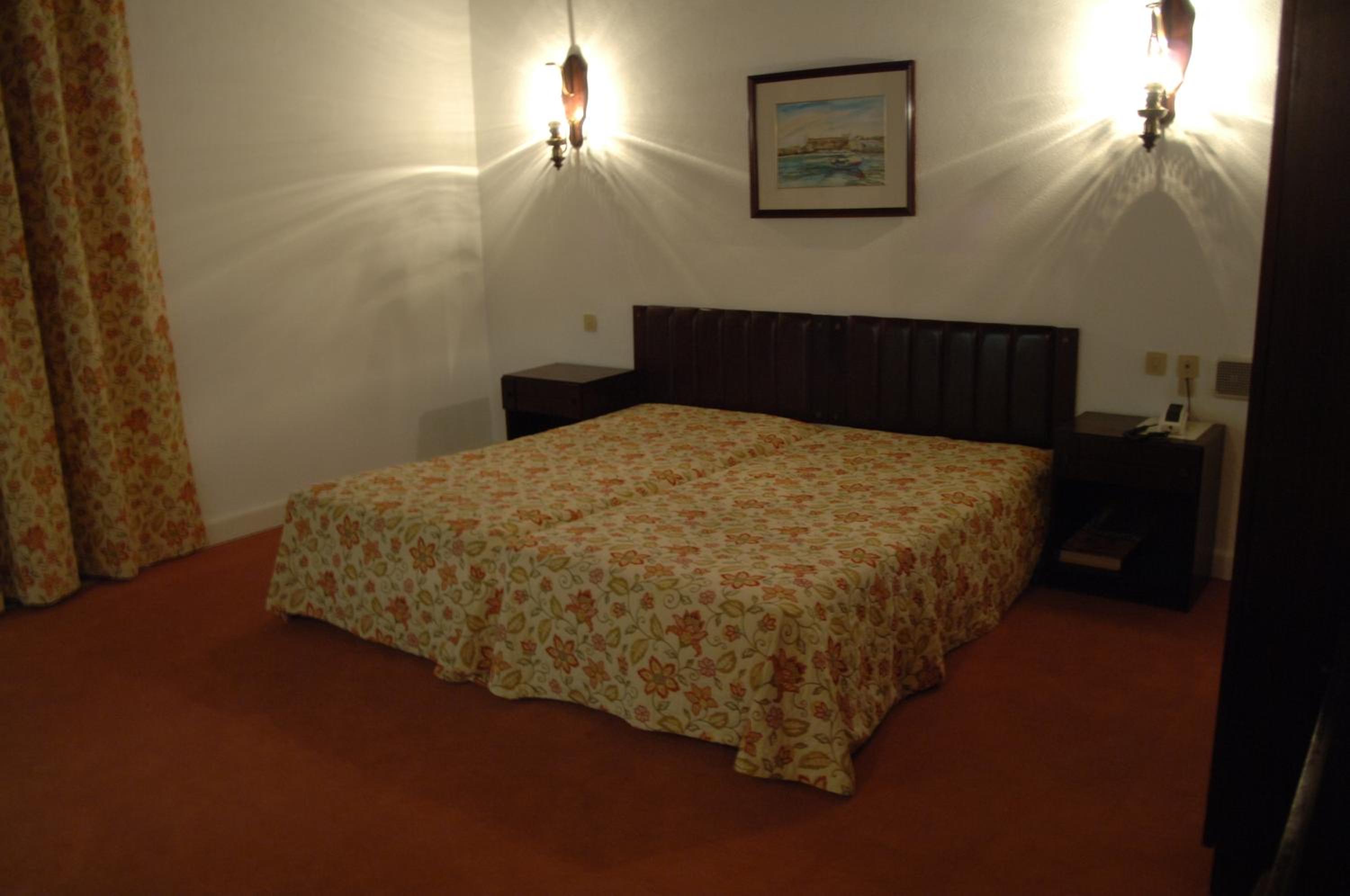 Twin Room - Photo 3