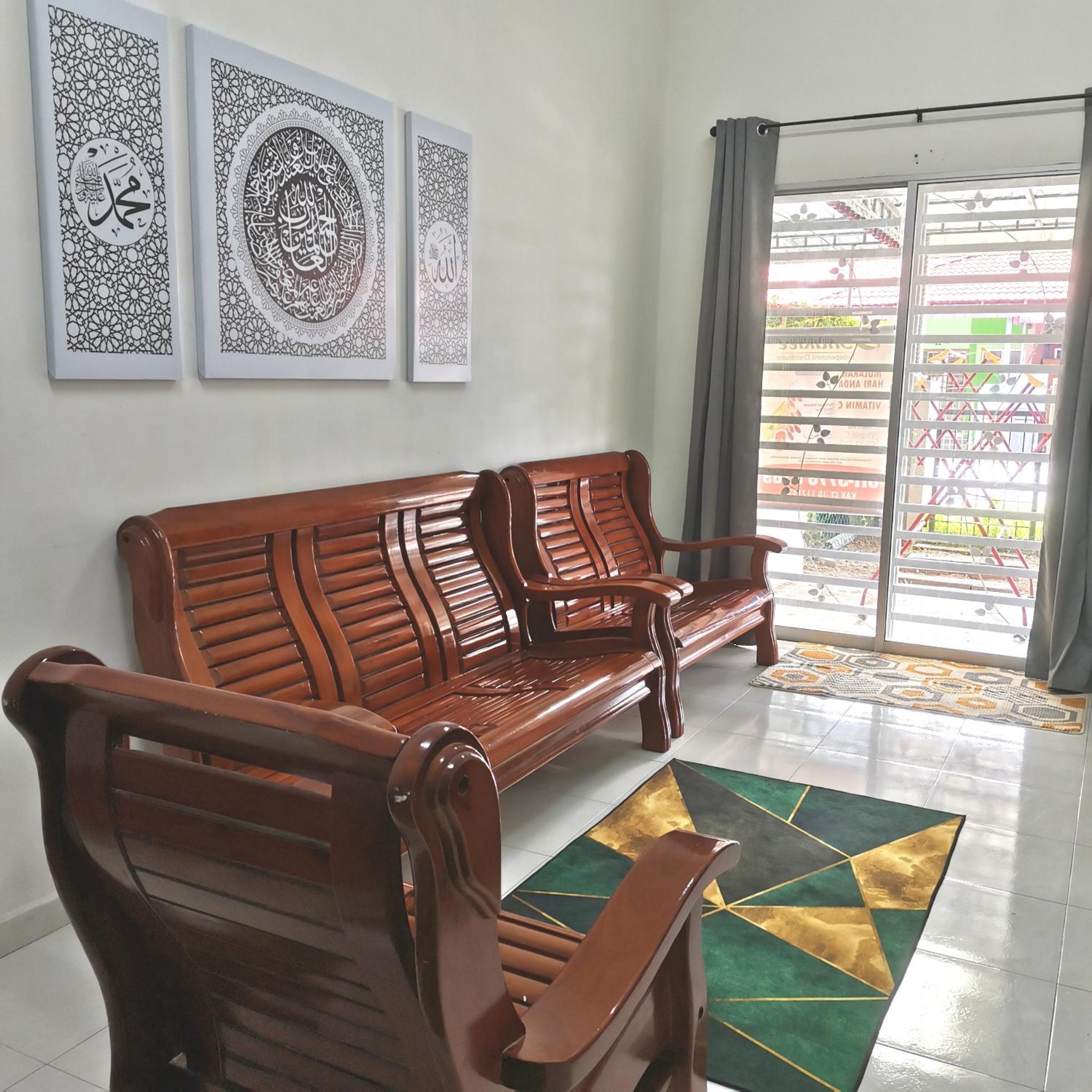 Three-Bedroom House photo 1