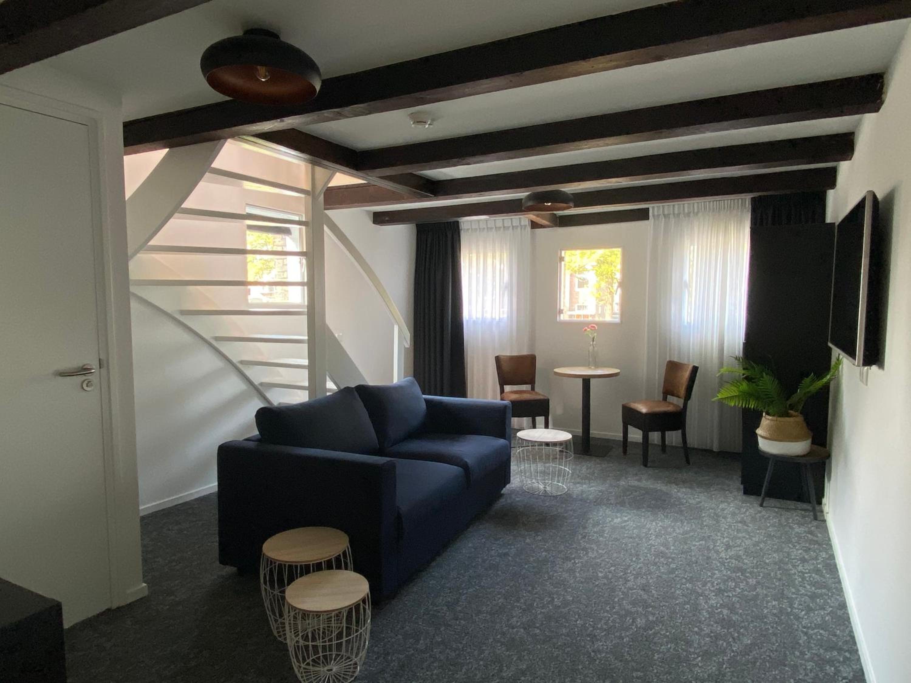 Suite - Photo 2