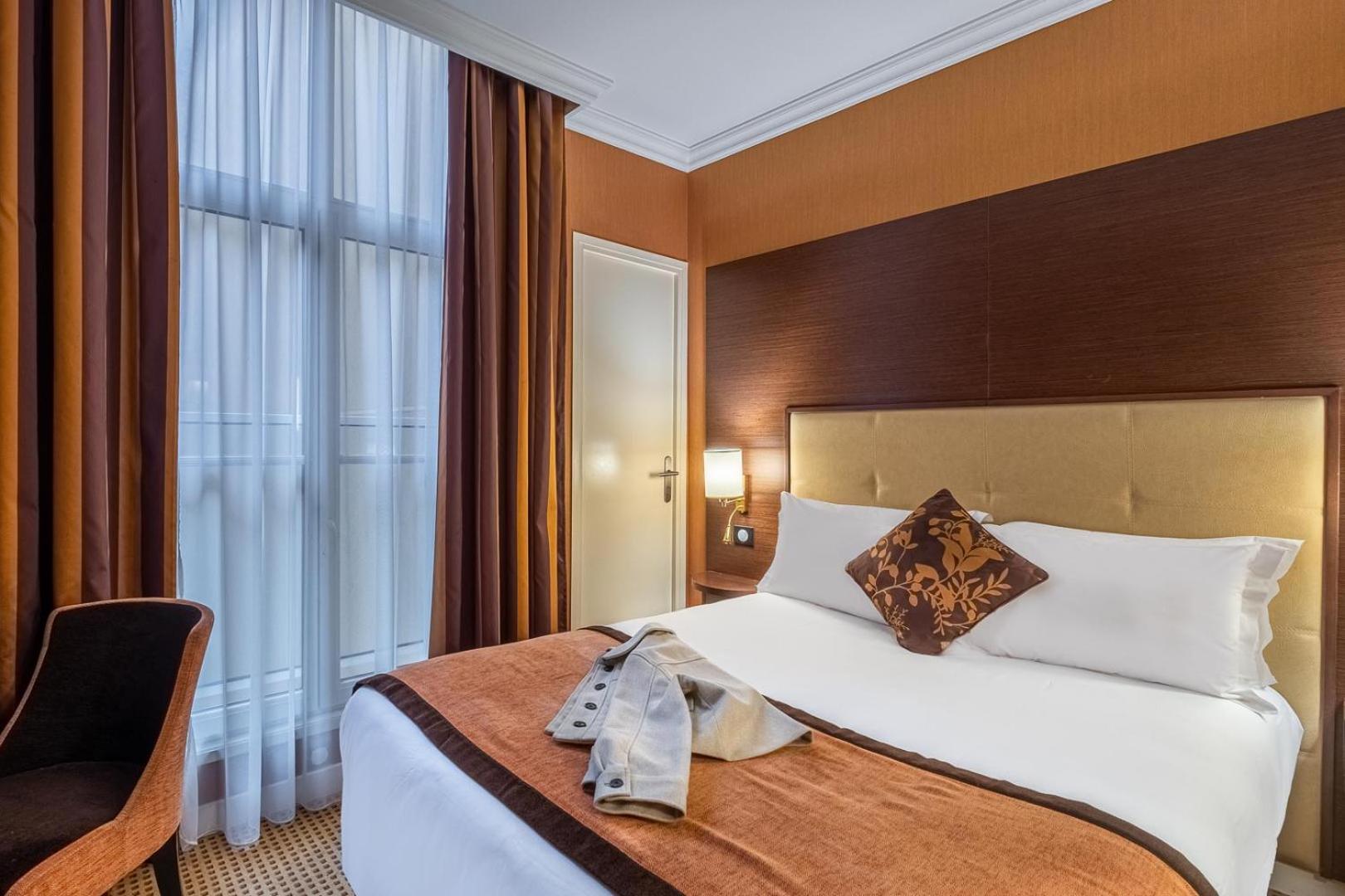 CLASSIC Double Room – Courtyard View photo 2